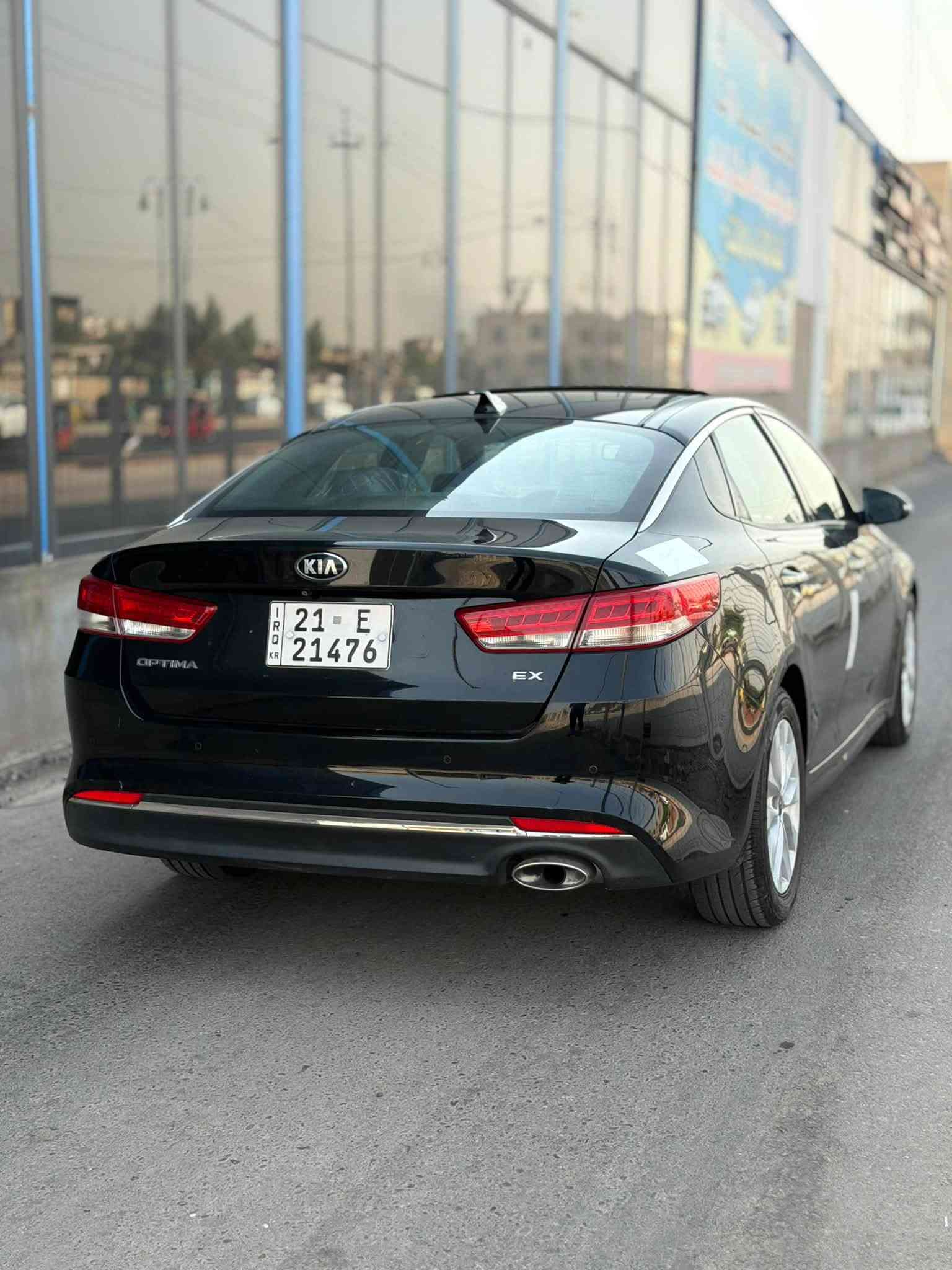 سلام عليكم اوبتيما 2018 

  فول مواصفات.  1/1.  اعلة.  فية.      Ex.  
 سنويه جديده وهزه جديدة 

 حادث فقط   ((جاملغ وبنيد وبدون دواخل شرط. ))
 المواصفات 🫰🏾
-بانوراما
-كشنات جلد تبريد وتدفئة
- كراسي كهرباء سايق والي بصفة
-خزن ميموري للكشن
-بصمه
-رادارات
-مري قلاب 
-مثبت سرعه
-قطعتين تبريد
-مثبت سرعه 
-صندوك ذكي يفتح عند الاقتراب
وبعد بيها هواي مواصفات 
السعر.   119$$
  للاستفسار.    *********** 📲📲
مكاني بغداد🏚️
