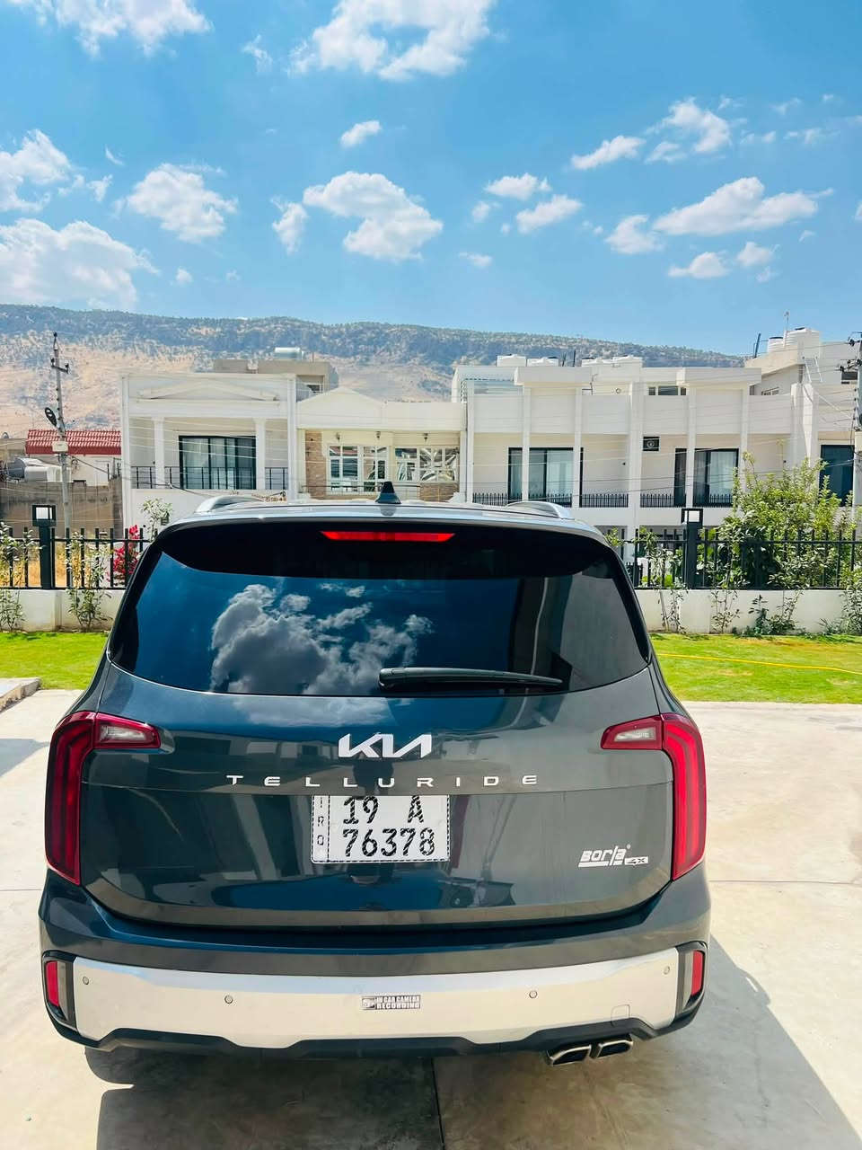 2025  KIA  TELLURIDE  S
سعة المحرك:-  3.8 
اللون :- بحري      
الموديل:2024
الموصفات:-S
 الحادث فقط بارد 
الاضافات#👇👇
 شاشه كبيره 
فرش جلد اسود  
تحكم سرعه
تحكم مسجل 
ويل 20
كأمره 
اشاره بالمرايا 
حساس تجاوز
كراسي مدفيه
بصمه 
لايت زينون 
هاند بريك كهرباء 
تشغيل عن بعد 
سعر ٢٥٥ وبيه مجال قليل 
واتساب ***********
