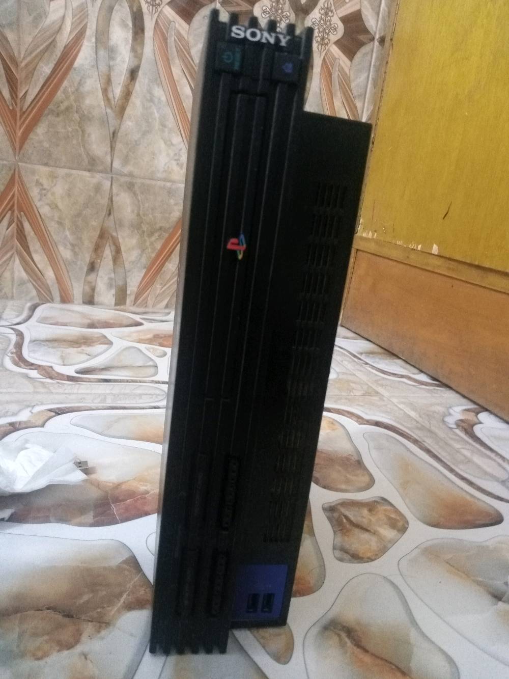 🎮 بلايستيشن 2 PS2 للبيع

جهاز PlayStation 2 الأصلي – Fat، الجهاز مستعمل وحالته جيدة، ويأتي ويا مجموعة كاملة من الملحقات والجواستك.

📦 محتويات البيع:
• جهاز PS2
• 4 جواستك
• كيبل الصورة والصوت
• كيبلات وملحقات الجهاز
• فلاشين ألعاب
• هارد يحتوي على ألعاب متنوعة، سعة الهارد غير محددة حاليًا

🎮 الألعاب الموجودة:
• GTA بأنواعها، ومنها GTA San Andreas
• سلسلة PES بإصدارات مختلفة، منها 2005 إلى 2019
• سلسلة FIFA بإصدارات متنوعة
• بالإضافة إلى ألعاب أخرى كثيرة ومتنوعة

✅ الجهاز قابل للتجربة قبل الشراء للتأكد من عمل الجهاز والجواستك والألعاب.

💰 السعر: 50.000قابل فاوض بعد المعاينة.
📍 موقع الاستلام: الرمادي – الأنبار.