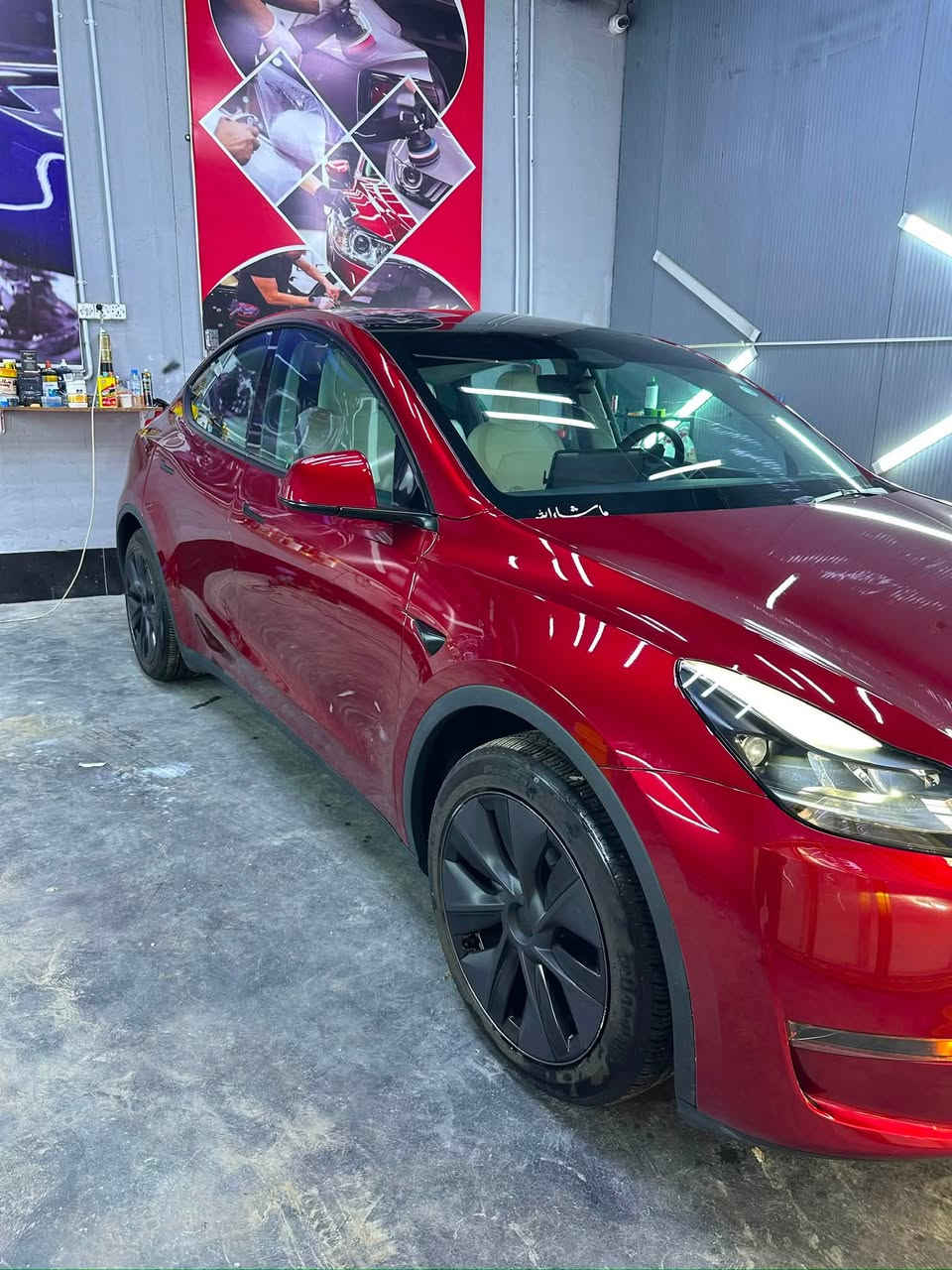 السلام عليكم ورحمه الله 
بيع او مراوس 
تسلا مودل واي Tesla Model y 2025
رقم اربيل باسمي السياره ترقيم جديد هزه جديده 
حادث خلفي تبديل جنطه فقط بدون ايرباك  مرفقه صور الحادث
سنكل موتور لونك رينج تمشي بالشحنه الكامله ٦٠٠ كم 
بدون ايرباك 
بدون اي خطا بالسياره او نقص 
اونلاين آخر تحديث محدثه ومربوطه على تطبيق تسلا 
السياره عليها تغليف  PPF Xpel  ضمان 10 سنوات 
وايضا عليها عازل حراري كامل 3M
أرضيات تسلا اصلي 
تغليف كشنات ابيض جلد نابا اصلي 
برده سقف 
5 راكب السياره 
ماشيه 11,700 الف ميل
ووياها الشاحنه من سراج الدين ٤٨ أمبير والبوكس
السياره كامله مكمله من كلشي ومرتبها على ايدي 

سعرها ٢٤،٥٠٠ وبيها مجال 
مكان السياره بابل 
***********
