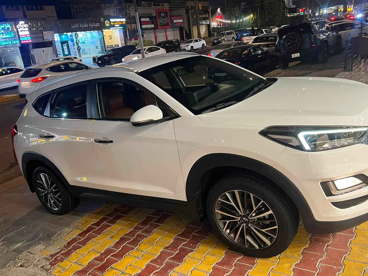 هيونداي توسان خليجي
مكفوله من الصبغ شبر pdr بالجاملغ الخلفي
 
موديل..2019

ماشية.100 KM

لون ابيض

محرك 2000 دوش

تبريد قطعتين 

تحكم ستيرن جهتين

كروس مثبت سرعة  

3أنضمة قياده (أيكو -سبورت -عادي)     
كشنات كهرباء 
 حساس خلفي

كامرة خلفيه
كامره تسجيل بلاديه 

مري جانبية كهربائية شفط 
أشاير مري

ليد نهاري زنون خمس عدسات 
كشنات جلد 
رقم انكليزي بأسمي للأستفسار ***********
مكاني بغداد الكرخ 187$
