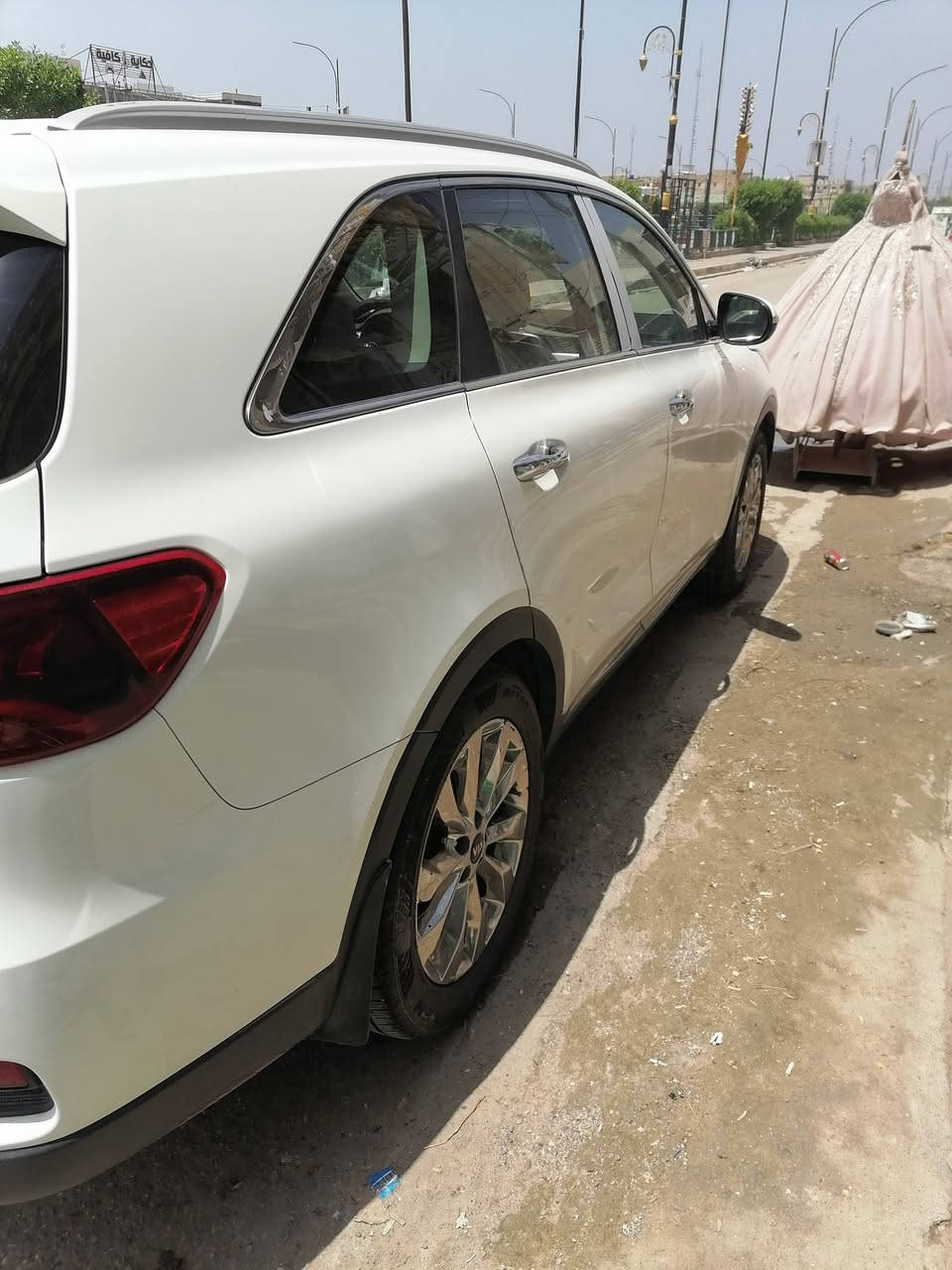 سورنتو, 19  ماشيه 109  6 سلندر  مكفوله ماعدا بارد بالباب الخلفي للسائق كل المواصفات موجوده.السعر 240 العنوان ذي قار الشطره رقم *********** @
