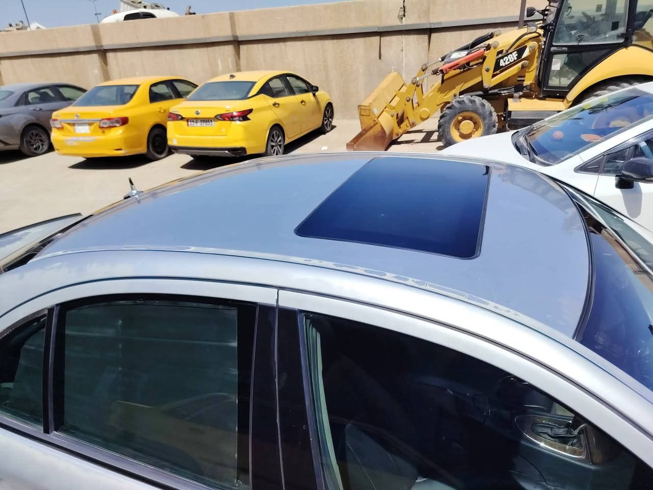 السلام عليكم للبيع فقط بدون مراوس موديل 2004
السيارة محتاجة ترتيب المكان بغداد حي اور السعر 85 وبيهه مجال الاتصال***********
