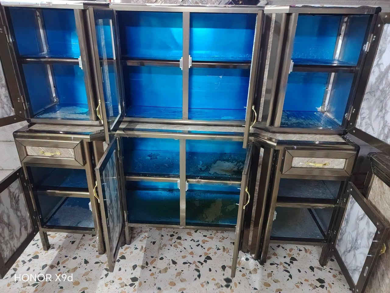 كاونتر تفصال حطاطه مترين والسنك متر و٣٠ مابي عيب السعر 225 وبي مجال *********** مكاني كركوك حي الحجاج

نص مكتوب في الصور:
- HONOR X9d
