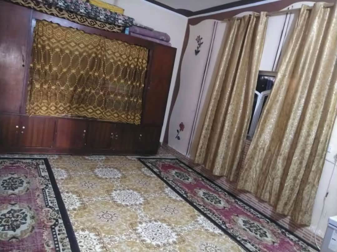 🏠بيت للبيـــــــــــــــــع🏠
📍موقع البيت في الوحدة قرب المستشفى وقرب 
جامع الهداية.

🔸المساحه:200م.

🗒️ملاحضة/الفرع يطل على شارع مبلط.

💵السعر 40مليون وبي مجال.

❓للاستفسار:مراجعة مكتب حسن للعقار 
📍عنوان المكتب في جلولاء داخل سوق جلولاء مجاو. 
مصور عادل .
هاتف***********📞
واتساب***********📞
