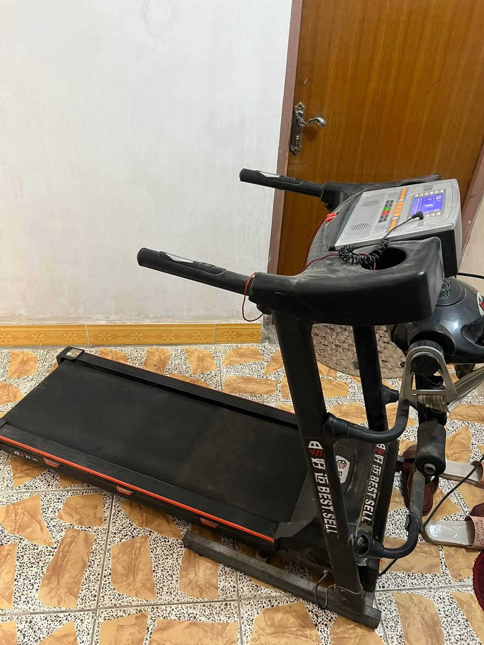 السلام عليكم جهاز جري مستعمل نضيف سعره ٢٠٠ وبي مجال العنوان بغدادالحبيبيه ***********
