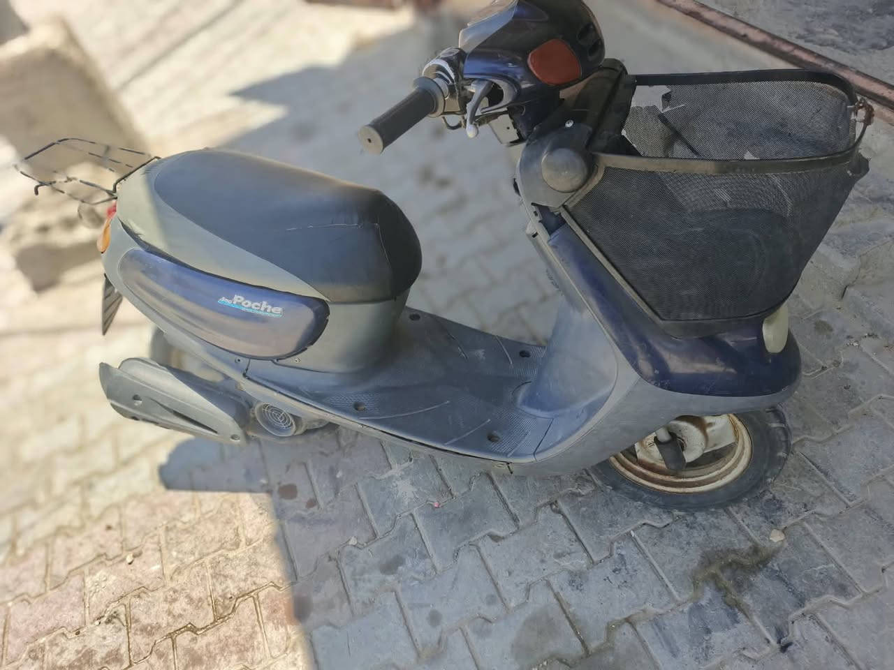 سلام عليكم دراجه للبيع فقط دراجه منغولي دراجه نضيفه بمعنه الكلمه دراجه تشتغل سلف وهندر  كلشي جديد اشاير باتري  كفرات نضيفه التواصل على الرقم***********
