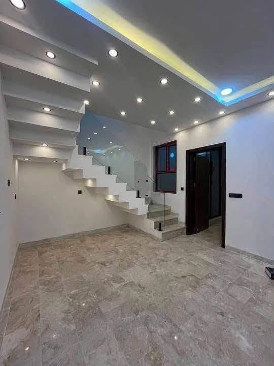 150 متر  🏠 350 مليون وبي مجال 

الواجهه 6م النزال 25م محتويات
 الدار على كراج وحديقه 

وصاله  ضيوف ومطبخ ومناورر 2 
 وهول وحمام غرفه نوم 

الطابق الثاني 4 غرف نوم  و 3 حمامات
 
حي الجهاد ديوان المخابرات شارع عريض وهادء
السعر مناسب ‏‪***********‬‏ 📞 بي واتساب
