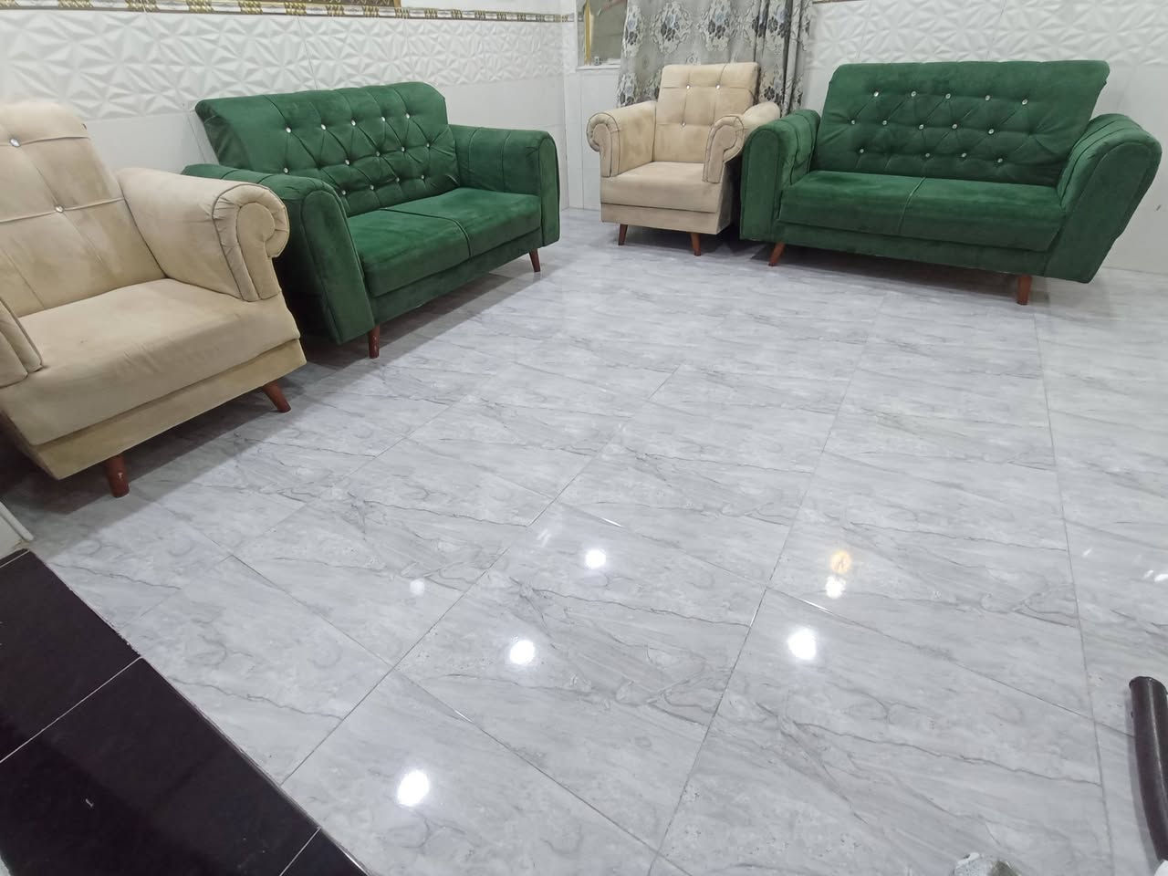 تخم نضيف جدا 8نفرات مكانه حله المركز
***********
