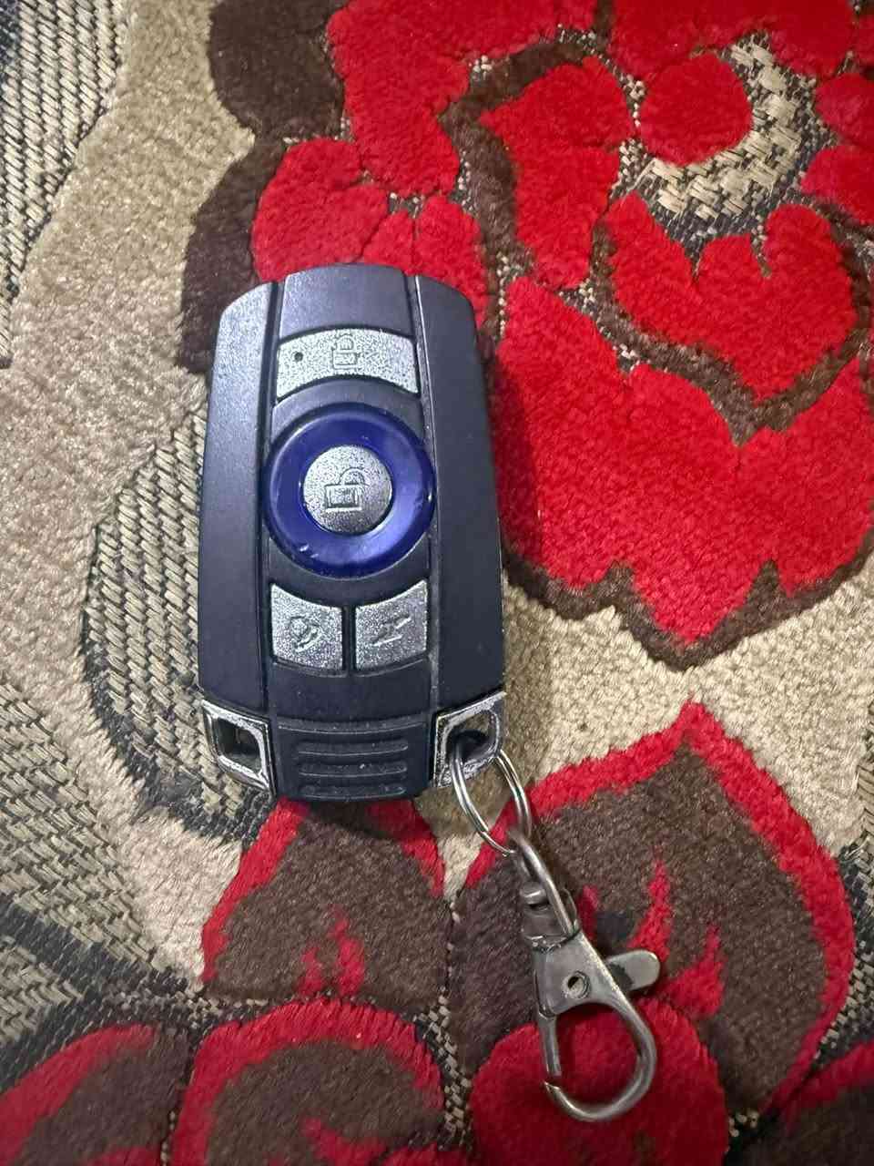 لسلام عليكم مولد نضيفه كلشش بيه منضومه غاز وبانزين تشتغل هم وبيه ريمونت تشتغل عن بعد وتطفيه عن بعد  سعره 350وبيه مجال. للاتصال ***********
