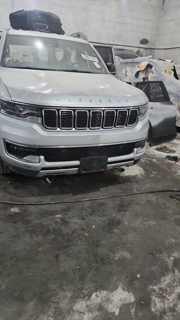 للبيع جيب واكنير موديل 24رقم بغداد شهداء صور الحادث مرفقه رقمي *********** سياره بدون تبديل بدون يرباك
