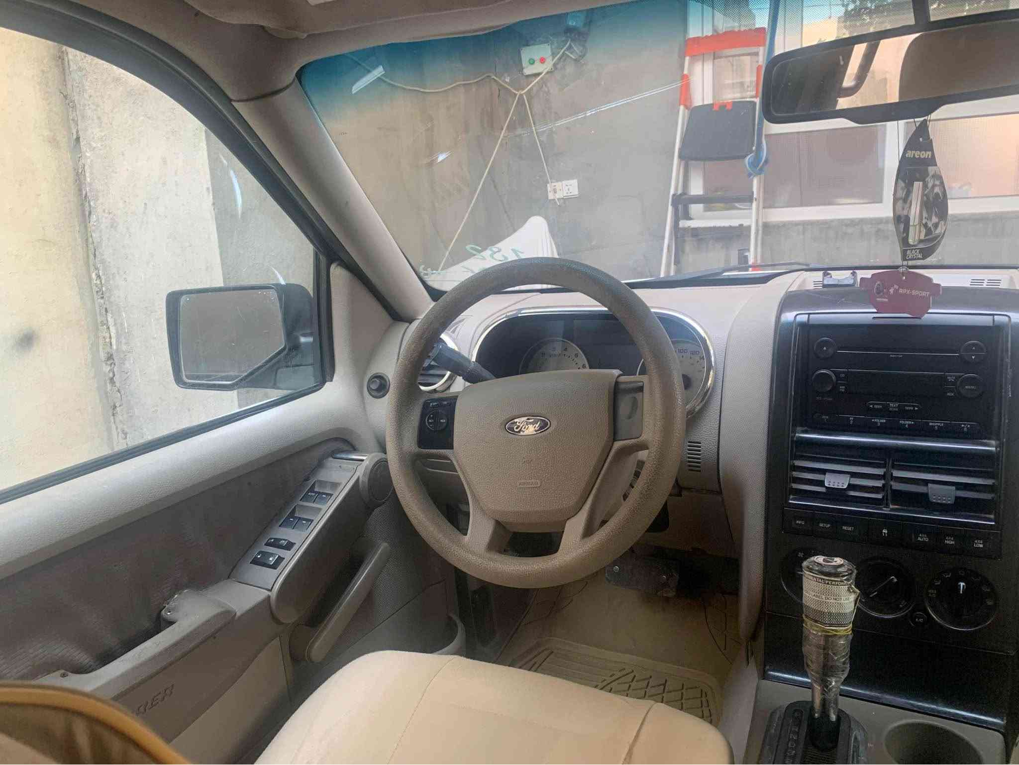 فؤرد ئه كسپلورة ٢٠٠٧ 
موسو براوة بةشةرت
كؤدى بؤراوة 
دةبل ئةكسل 
گيرومةكينةو بةشةرت

*********** رانية, السليمانية

نص مكتوب في الصور:
- 182
- 604