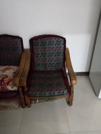 كراسي صناعه ماليزي نظيفات مثل ما بل الصوره العدد اثنين السعر 50 الف ال...
