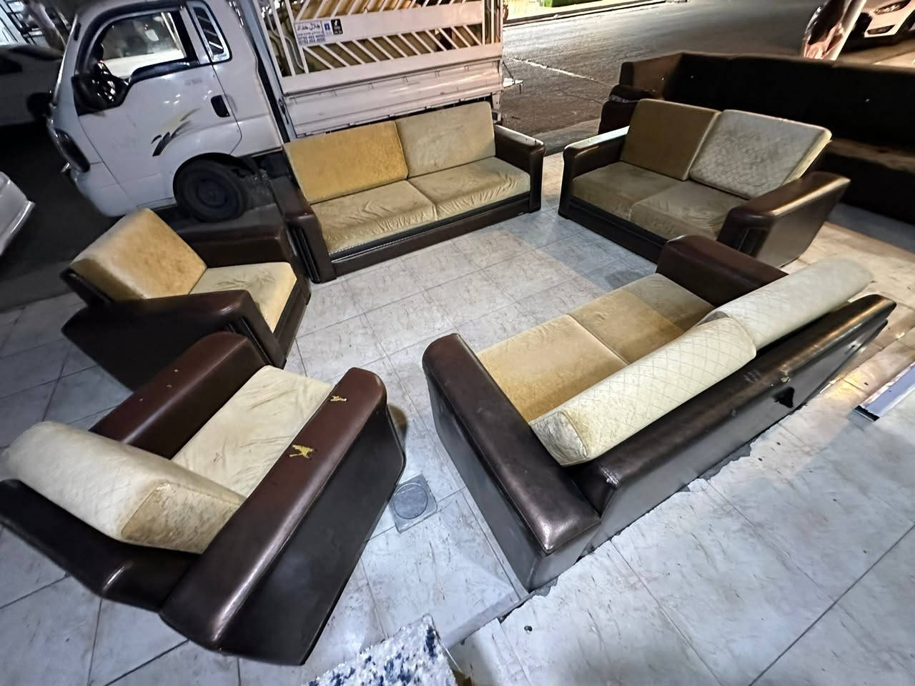 سسعر تخم 9 مقاعد 💺 كامل 45 الف فقط 
سسعر ديوان 7 مقاعد 💺 25 الف فقط 
***********
واتس
