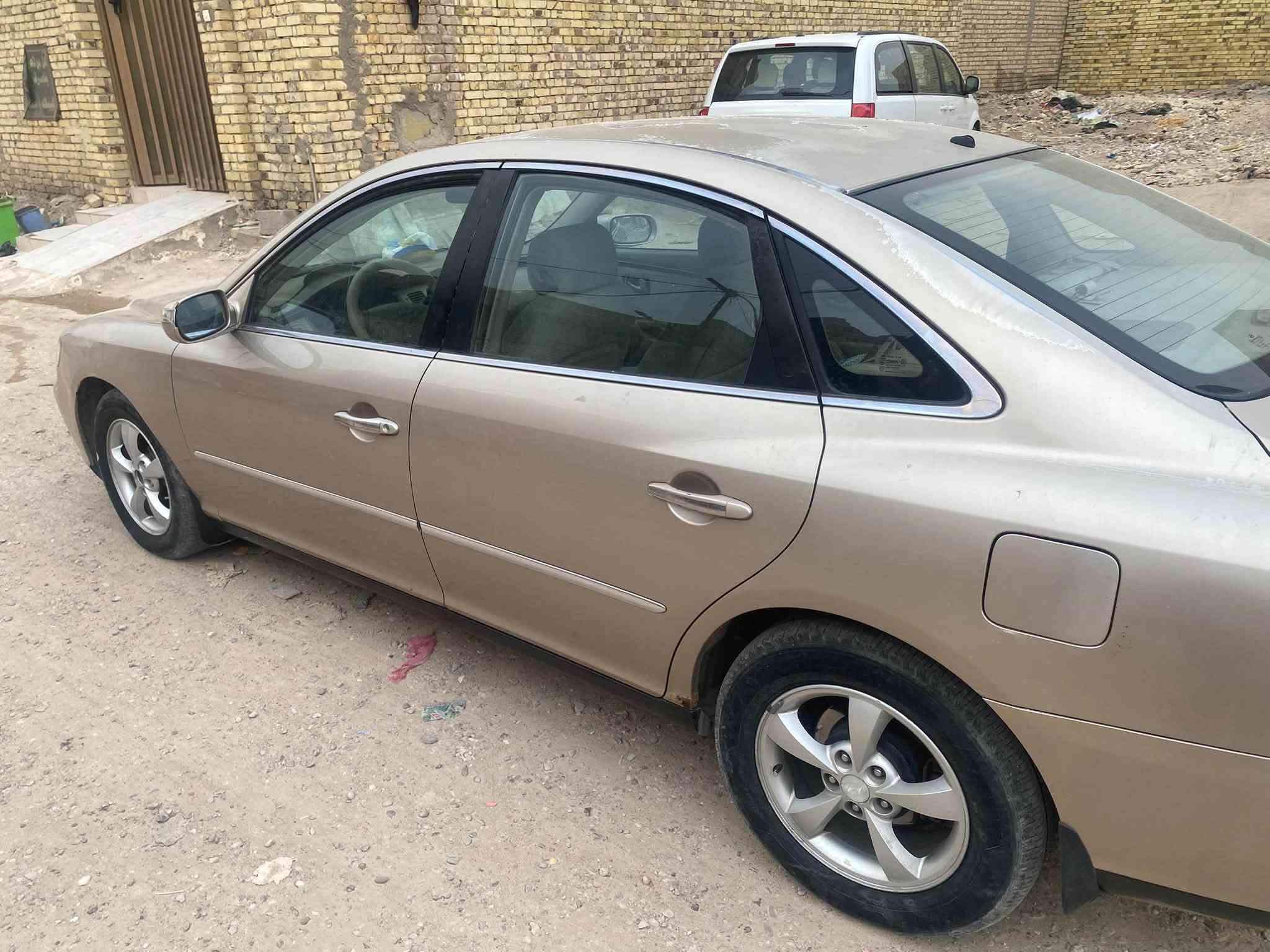 سلام عليكم ورحمة الله وبركاته
ازيرا للبيع موديل 2007
سياره كامله 
مكفوله وارد خليجي بس اثر جراد بيهه
تبريد شغال كهربائيات شغاله كل نقص مابيهه
السعر 83 وبيهه مجال
مكاني ميسان العماره
رقمي 
‭***********
