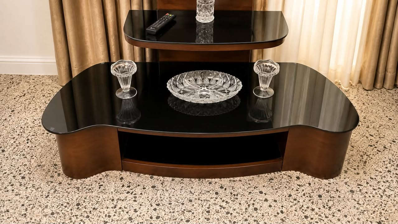 هلا ومرحبا 💕✨ ميز تصميم مودرن
نظافه 100%  للاستفسار اتصل ع الرقم  
*********** ☎️
