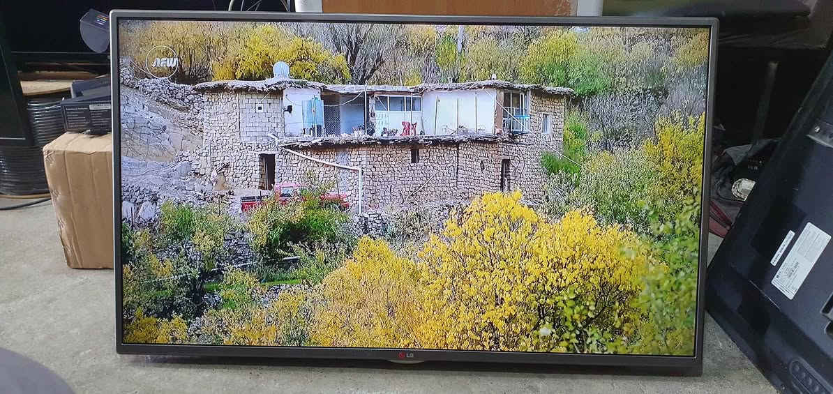 تەلەڤیزۆنی LG قەبارە 42 سمارت نیە مۆدێل LB_2015
نرخی 110000 خاوێنە لە هەولێرە لۆ داواکردن پەیوەندی
بکەن بە واتساپ و ڤایبەر *********** أربيل, العراق

نص مكتوب في الصور:
- OLAM
- NEW