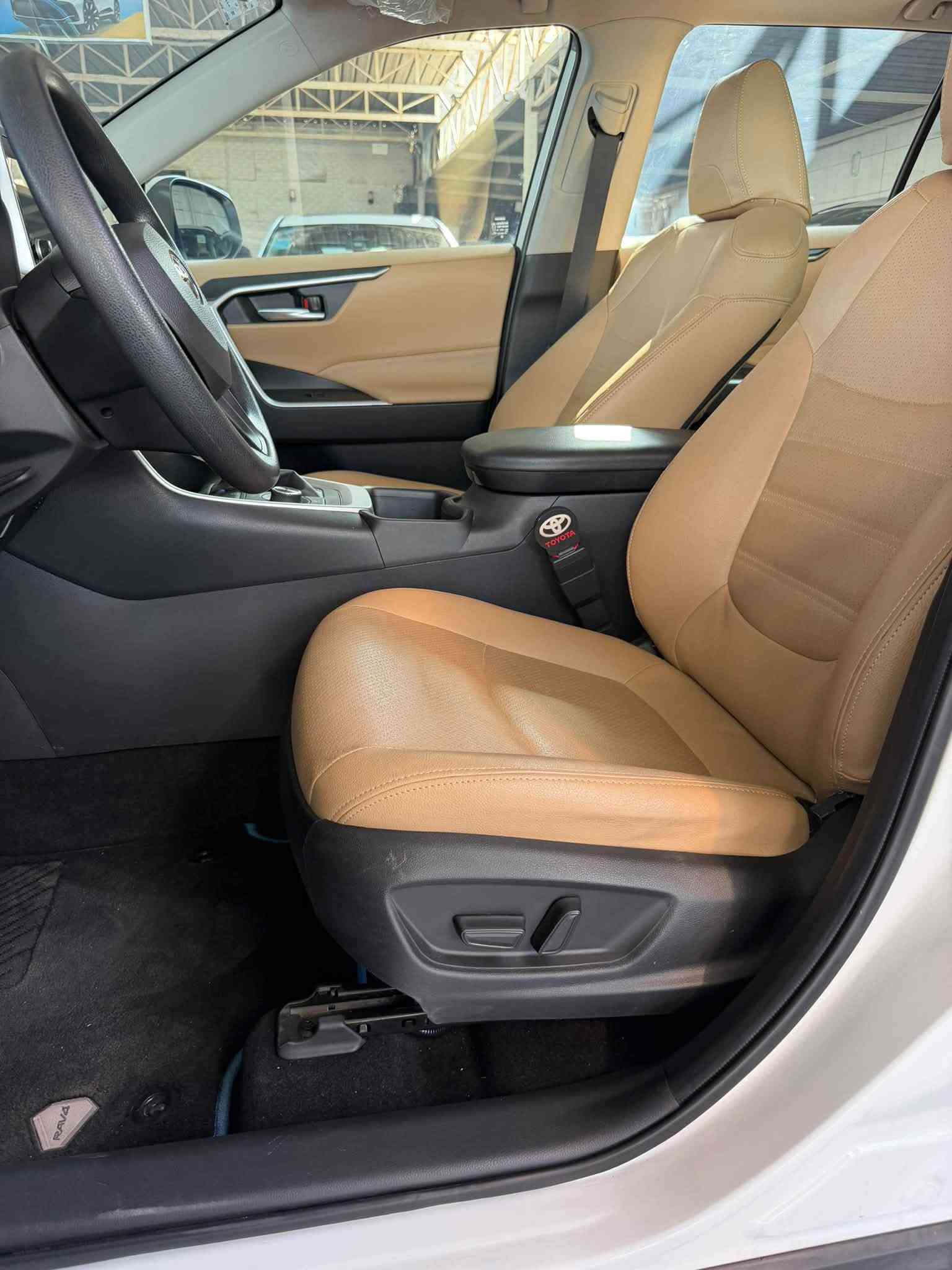 تويوتا راف فور XLE بريميوم 2025
RAV4  XLE Premium 2025
خليجي ياباني أصلي (عبد اللطيف جميل)

✨ المواصفات:
✔️ محرك 2500 هايبرد
✔️ فور ويل AWD
✔️ مقاعد جلد بيجي 
✔️ كرسي السائق كهرباء 
✔️ صندوك كهرباء
✔️ مري قابلة للطي كهرباء
✔️ حساسات امامي + خلفي اصلي
✔️ شاشة جبيرة اصليه + كاميرا
✔️ كرسي السائق كهرباء 
✔️ حمالات سقف + بروجكتر 
✔️ رنقات 18 إنش
✔️ لايت فول زينون + LED
✔️ باقي المواصفات المعروفة من تويوتا

📌 الحالة: مستخدم نظيف شبه زيرو
📊 العداد: 2000 كم فقط 
🛡️ مكفولة بدون بارد او تبديل او اي ملاحظة

📍 العنوان: بغداد – معارض البياع / الشارع الرئيسي

📞 للحجز والاستفسار:
***********
***********
***********
***********
📮 لمعرفة السعر علق برقم (1)
