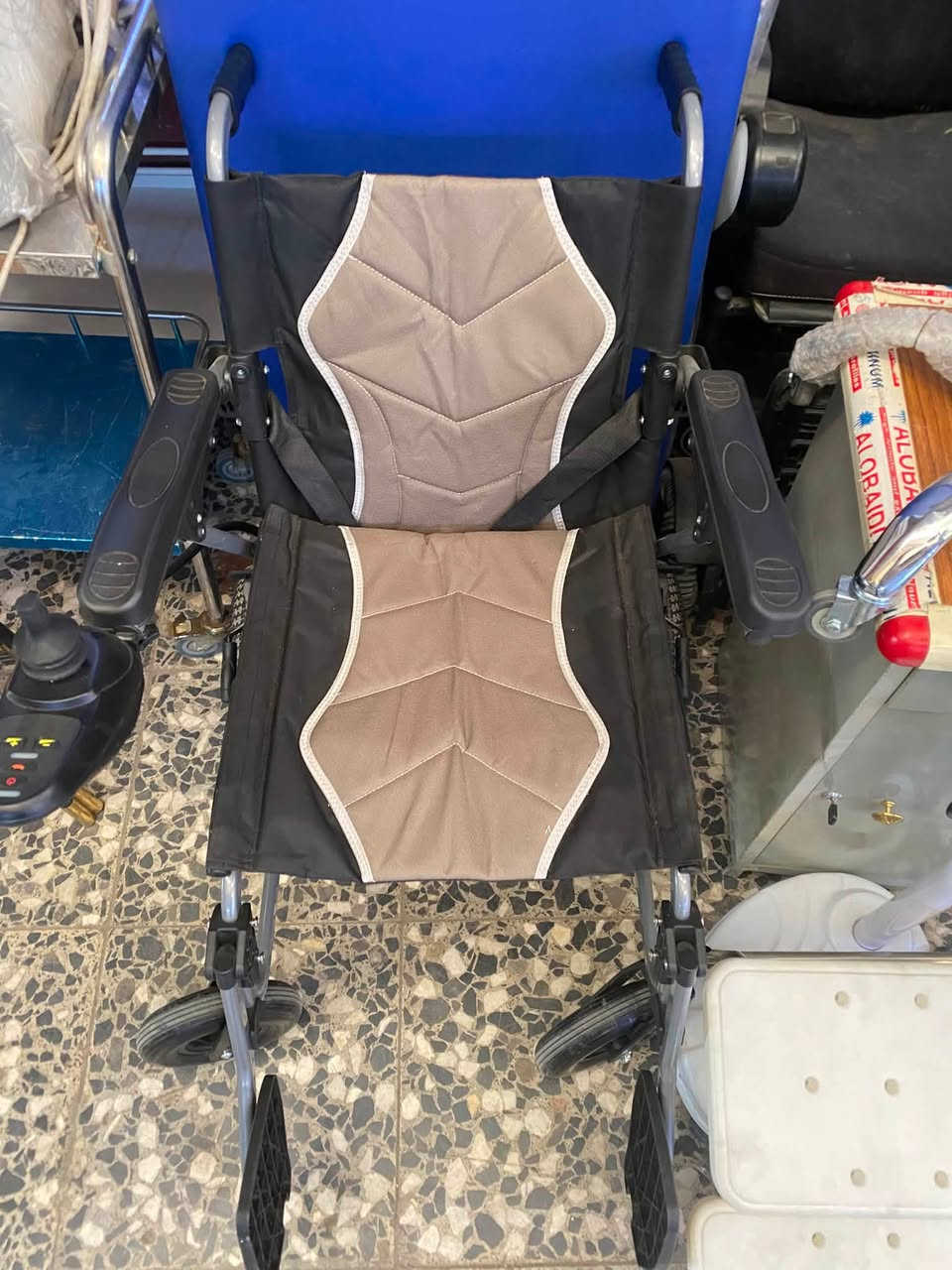 عربه معاقين كهربائيه جديده مامستخدمه نهائيه راسلوني واتساب ***********
