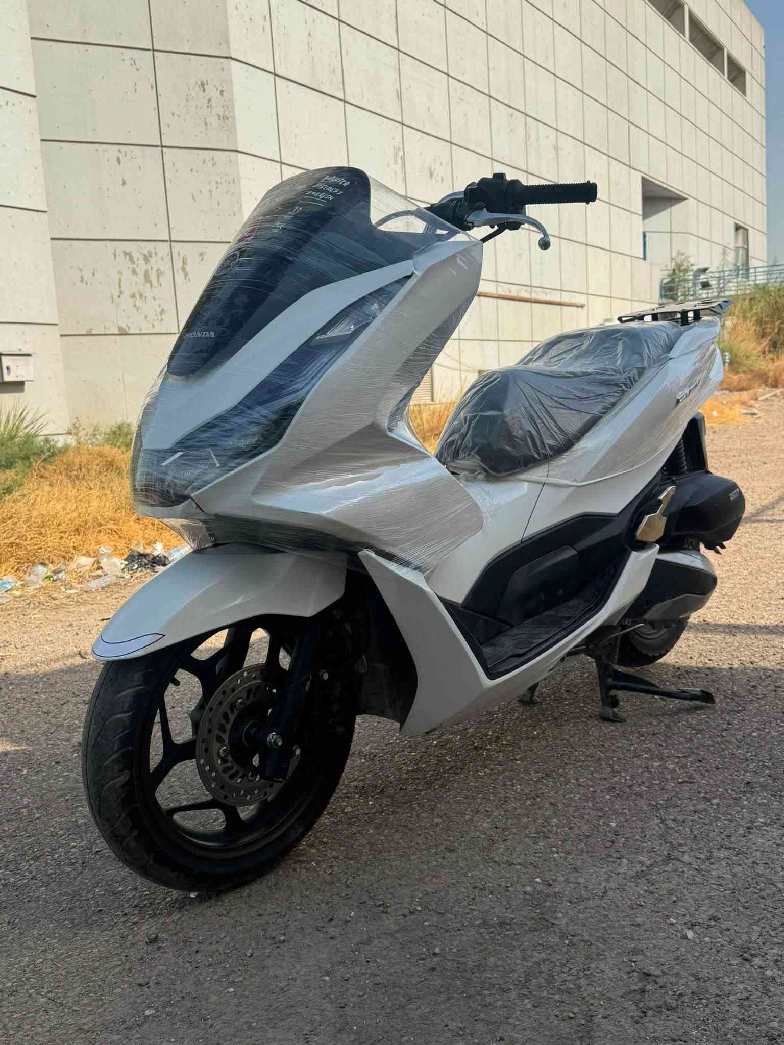 سلام عليكم دراجه Pcx ياباني كفاله عامه حساسات كهربائيات كلها شغاله نكره سلف مكاني بغداد حي النصر 
***********
