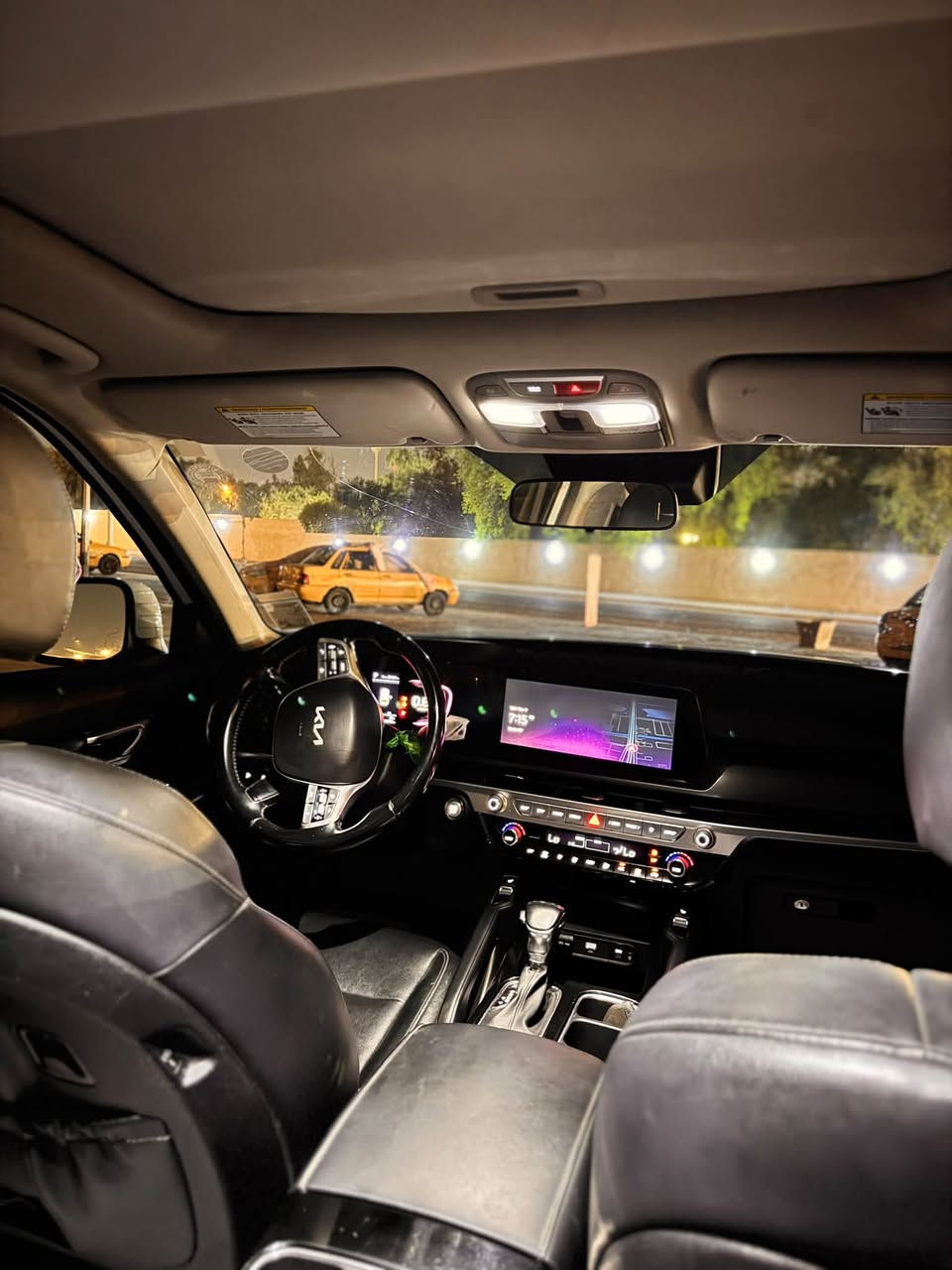 ‏Kia Telluride 2023
وارد أمريكي  – حادث بنيد، بدون ضرر قوي حسب الصور
الفئة: S
المحرك: 3.8 GDI
السلندر : V6
القوة: 291 حصان
القير: أوتوماتيك 8 سرعات
الدفع: AWD دفع رباعي
الممشى: 60,000 كم

⭐ المواصفات:

• حساسات
• إشارات بالمرايا الجانبية
• كاميرا خلفية
• فتحة سقف
• بصمة دخول للأبواب
• نظام ترحيب
• تشغيل عن بُعد
• بصمة تشغيل
• توقف ذاتي عند الخطر
• مانع انزلاق
• Auto Hold
• مساعد نزول المنحدرات
• مساعد صعود المرتفعات
• مساعد تحديد المسار
• مثبت سرعة
• 5 أنماط قيادة
• تايرات ويل كاب + تخم تايرات جديد
• شاشة وسطية كبيرة
• 7 راكب / 3 صفوف
• هاند بريك إلكتروني
• فرش جلد
• كرسي السائق كهربائي
• تدفئة المقاعد الأمامية

حالة السيارة:

السيارة نظيفة جداً، والبنيد فقط مصبوغ.
الجاملغ الأمامي يمين ويسار بيه تعديل بالكارت، وباب السائق بيه بارد بسيط فقط.

📍 الموقع: بغداد – الكاظمية
💰 السعر: 295 ورقة و بيها مجال بسيط .

📞 للاستفسار: ***********

