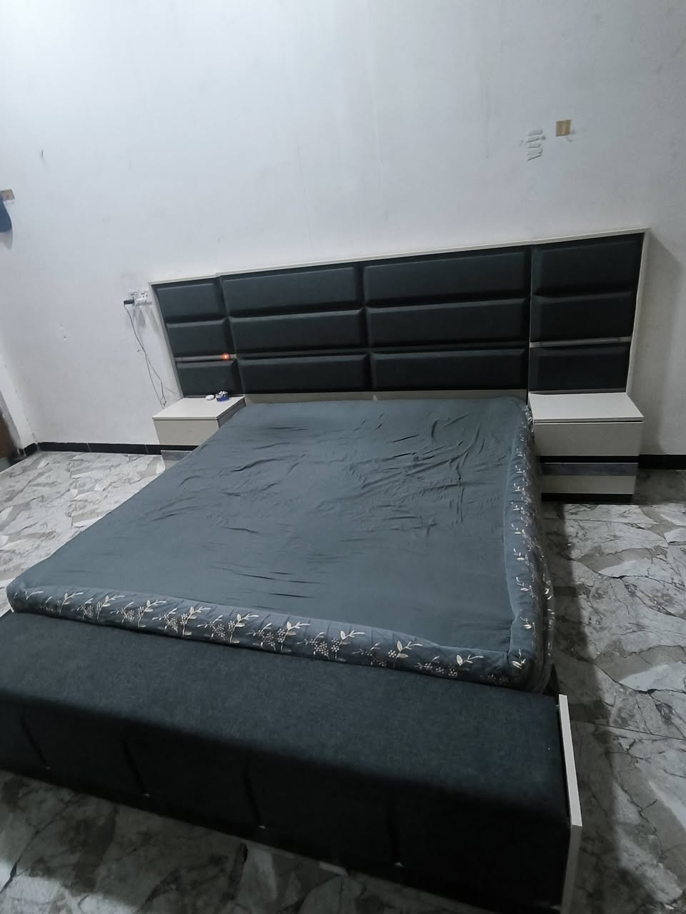 غرفه للبيع نضيفه 10قطع سعر 900بيه مجال ***********
