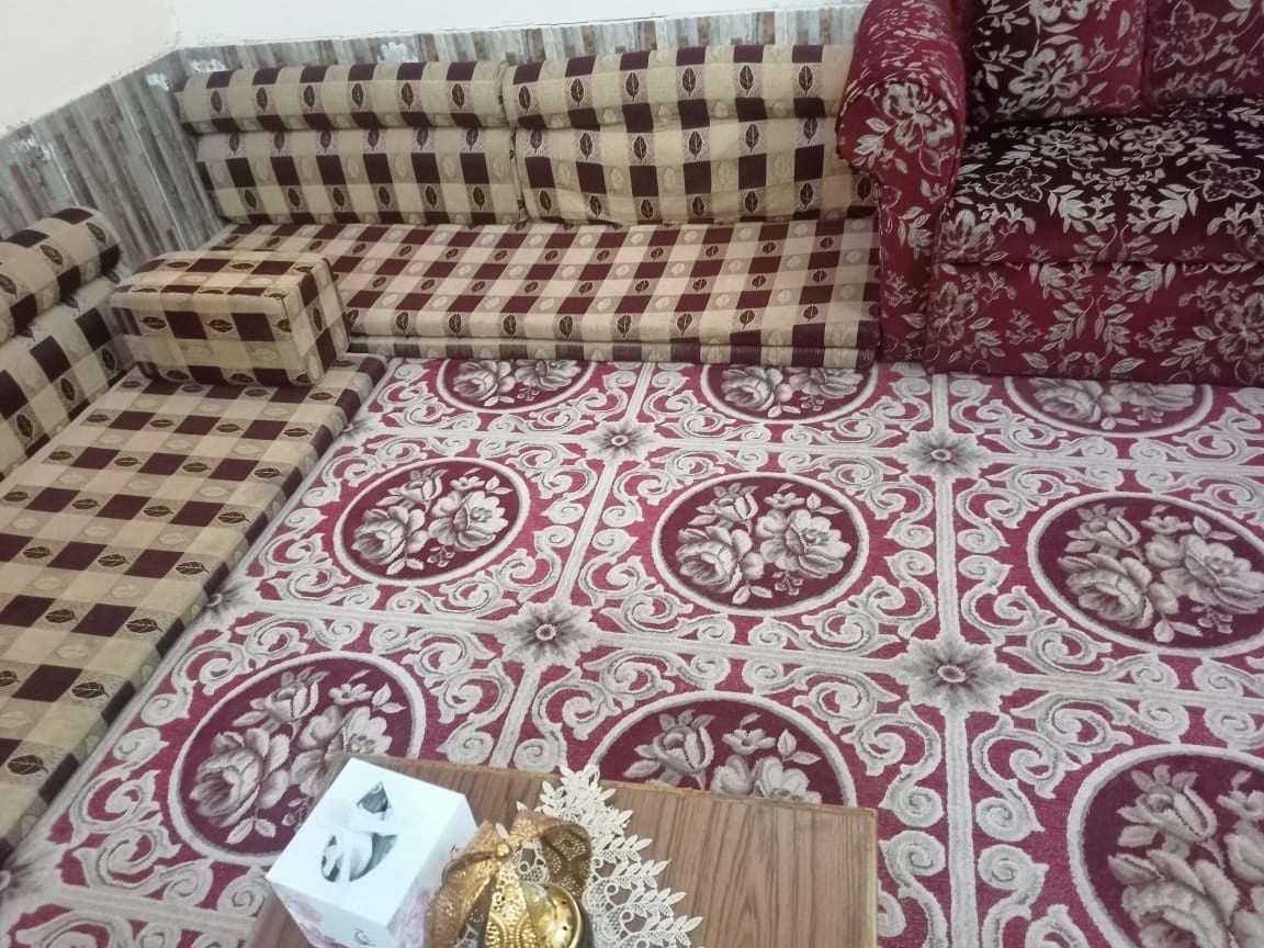 قنفات عراقي عدد4 قطع مستعمل في حالة جديد كراسي عدد اثنين قنفات عدد اثنين 
لون كرزي وگعدة عربية صناعة كويتية عدد 4 منادر و6 تكيات وكوشايات 
وكاربت ارضية 

سعر المجموعة كامل 500 الف وقابل للتفاوض 
البصرة الجزائر العباسية ***********