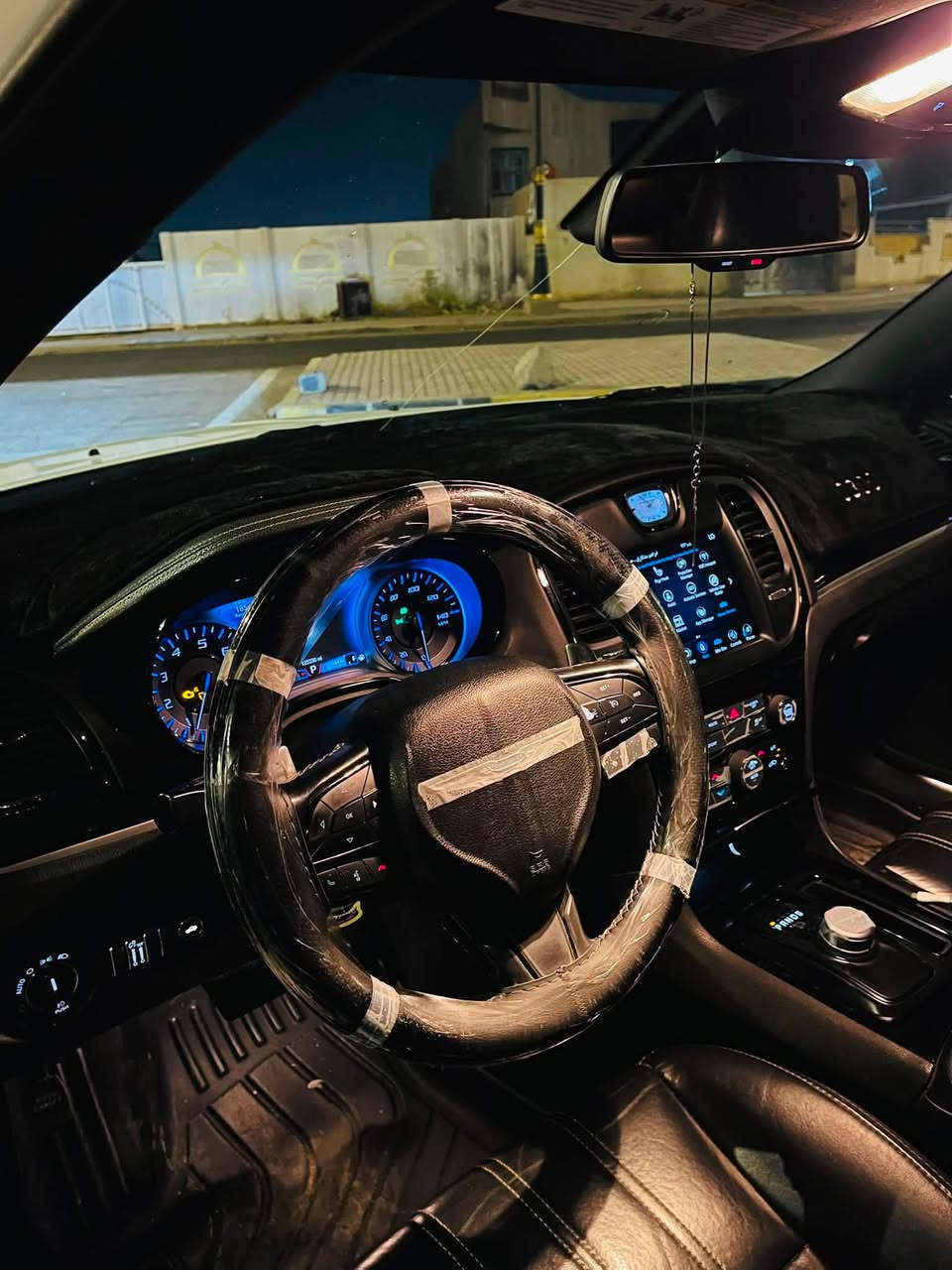 اوباما  S300 دبل دعامية 

***********

فور ويل وملغي 

موديل 2020

اللون  ابيض

محرك v6 3600

السيارة جديدة بكل معنى الكلمة

ماشية 125 

رقم بغداد سنويه لل31 

مواصفات 

بصمة

تشغيل عن بعد

كامره خلفي دوارة 

كشن جلد مطرزS 

كشن كهربائي سائق

كشن كهربائي السكن

هيتر كشن 

ويل كب 19 

كير استيرن

شاشه جبيرة 

كشن كهربائي

اسبايدر خلفي

لايت زينون امامي 

السيارة  وارد امريكي

فقط بيها جاملغ امامي ايمن سونار مرفق

اكو مكانات بالسونار مبينه كبيره لاكن بسيطه جدا رصعات بسيطه وما مبينه 

السعر 210 بيها مجال  

للاستفسار اكثر 

او الاتصال بالرقم
