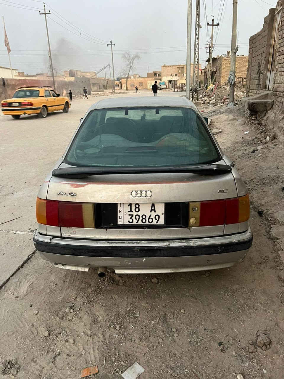 سلام عليكم اودي موديل 1991مثل ماموضح بلصوره لسياره حلوه يرادله ترتيب غرفته حلوه لسياره بسمي مشروع وطني سنويه جديده لسعر 27 
***********
