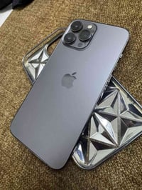 أيفون 13 pro max نضيف للبيع بطارية 94 جهاز لا ملعوب بيه ولا داخل صيانة...