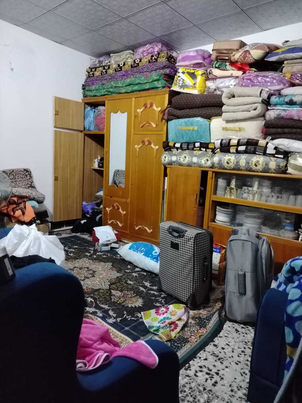سلام عليكم دار 75 م طابقين يحتوي على غرفتين وصاله أو مطبخ صحيات داخليه أو خارجيه بناء حجر سقف عكاده السعر 28  وبي مجال عنوان شارع معمل خلف مدرسة الازدهار الحكوميه تواصل ***********
