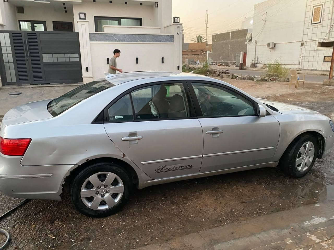 سوناتا موديل ١٠ وارد امريكي بدون ضرر سياره يرادلها ترتيب بسيط السعر ٩٥ مكان الرمادي حي الضباط وبيها مجال رقم صاحبها***********
