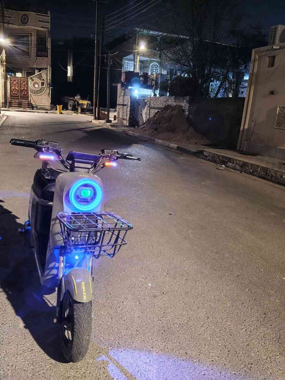 دراجة للبيعتشغيل سويج وكارت كلشي شغال بيها ماكو اي خلل دراجة نضيفة كلش كهربائياتها شغالة والبطاريات جدد العنوان البصرة القبلة حي بغداد سعر 450 وبيها مجال للطيبين التواصل رقم ***********
