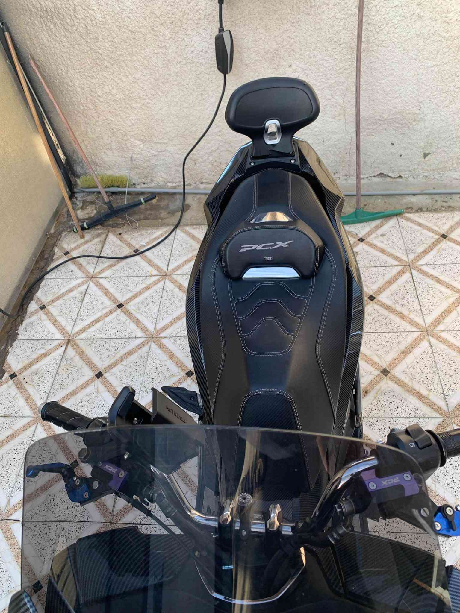 السلام عليكم pcx للبيع جيل الرابع
كفاله عامه الدراجه كاربون بلكامل تغطيس مو تغليف
كشن رياضي كاربون
تجوه 
بجم ومري تيماكس تزويدات بسيطه كفر شوته كاربون 
ماشيه 13 الف 
مكاني بغداد الغزالية ورجاء الموشراء لايتعبني
***********
