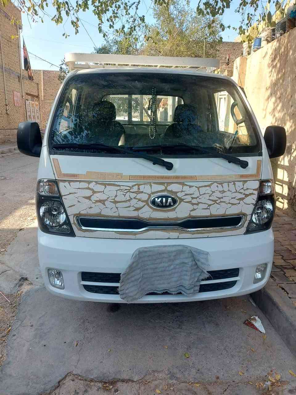 كيا ٢٠١٧ البدي مكفول ماعد صدعه خفيف رقم كوت رقم شاصي واضح مكينه بيها خيط بخار الكير مامفتوح سياره مامستخدمه استعمال شخصي سعر ١١٥ رقم صاحب سياره ***********
