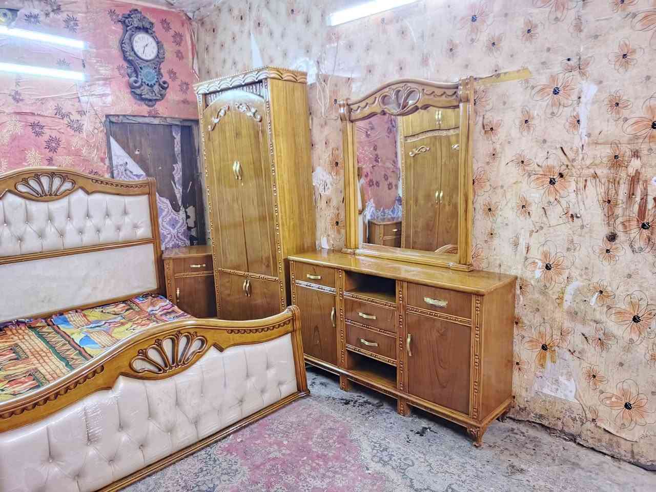 غرفه اخشاب خمس ابواب ملحق للبيع ***********السعر 750صاج داخل وخارج الضهر جرجوبه الزاويه كنتوريه موديل حديث موديل زان العنوان بغداد وكو توصيل متواجد وتساب
