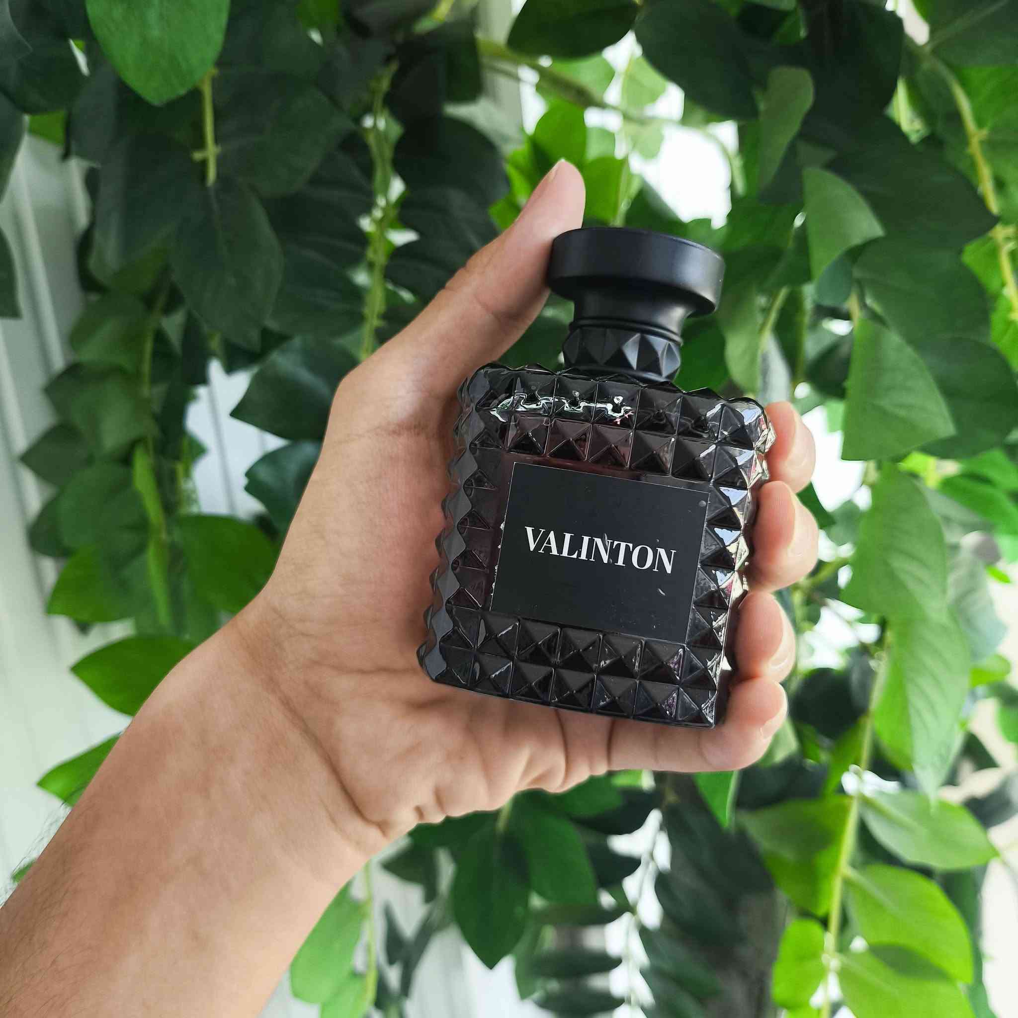 السلام  عليكم وفرنالكم عطر فلنتينو الانوثي بامتياز يحتوي على نوتات ومكس يجنن✨☺️ سعر 15 الف اخذي قطعتين والثالثة مجاناً🔥
للحجز او الاستفسار مراسلة على الرقم 
*********** واتس
توصيل لجميع انحاء كربلاء المقدسة 🌹
