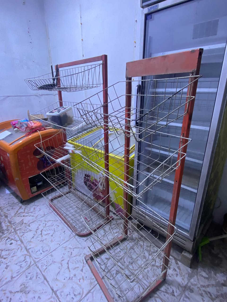 سلام عليكم
رفوف كاملة للبيع هيه وجنكال ولمسطرة 
سلات جبس ٢
عرضات عامودي واافقي
بغداد
***********
