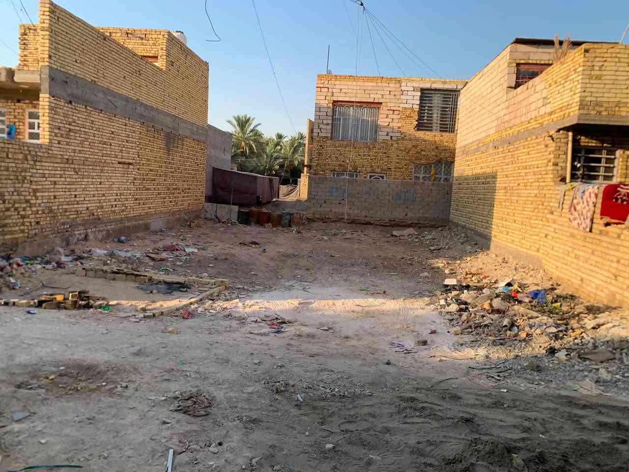 قطعه ارض طالو زراعي المساحة 200
سند 25 بسمي
واجهة 11 و75
نزال 17 ونص 
استفسار ‭***********‬
