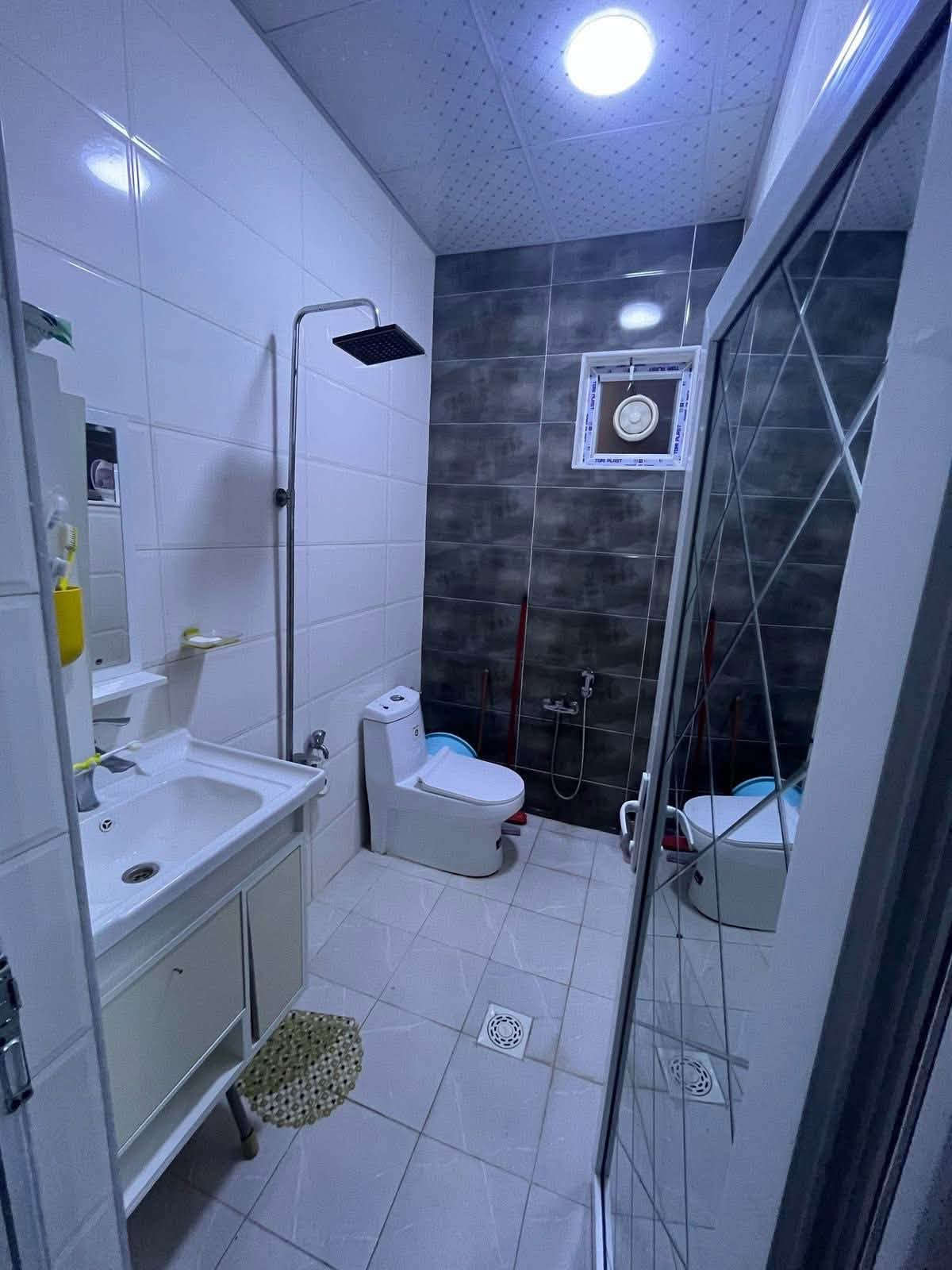 سلام عليكم 
✅ #دار_للبيع 100متر 
واجهيه 6،25متر نزال 16متر 
بناء طابقين ونص حديث 
🏠يحتوي البيت. ع[4 غرف نوم -استقبال - صالة- ومطبخ-صحيات حمام وتواليت داخلي عدد 2 ] 
تواليت خارجي عدد 1 
البيت شغل درجة اولى مع الخدمات
📁ملاحضه البيت مسكون حاليا  
📋نوع العقار  طابو زراعي سند 25 اقرار محكمه 
🚗العنوان #بغداد_الدوره_البوعيثه   
🚨 مجمع الاحلام / قرب جامع تقوى الله   
💰السعر خاص / #بدون_دلاليه
للاستفسار  خاص او الاتصال ع  الرقم 
   ‭
‭***********‬ ⬅️ 

***********‬ ⬅️
