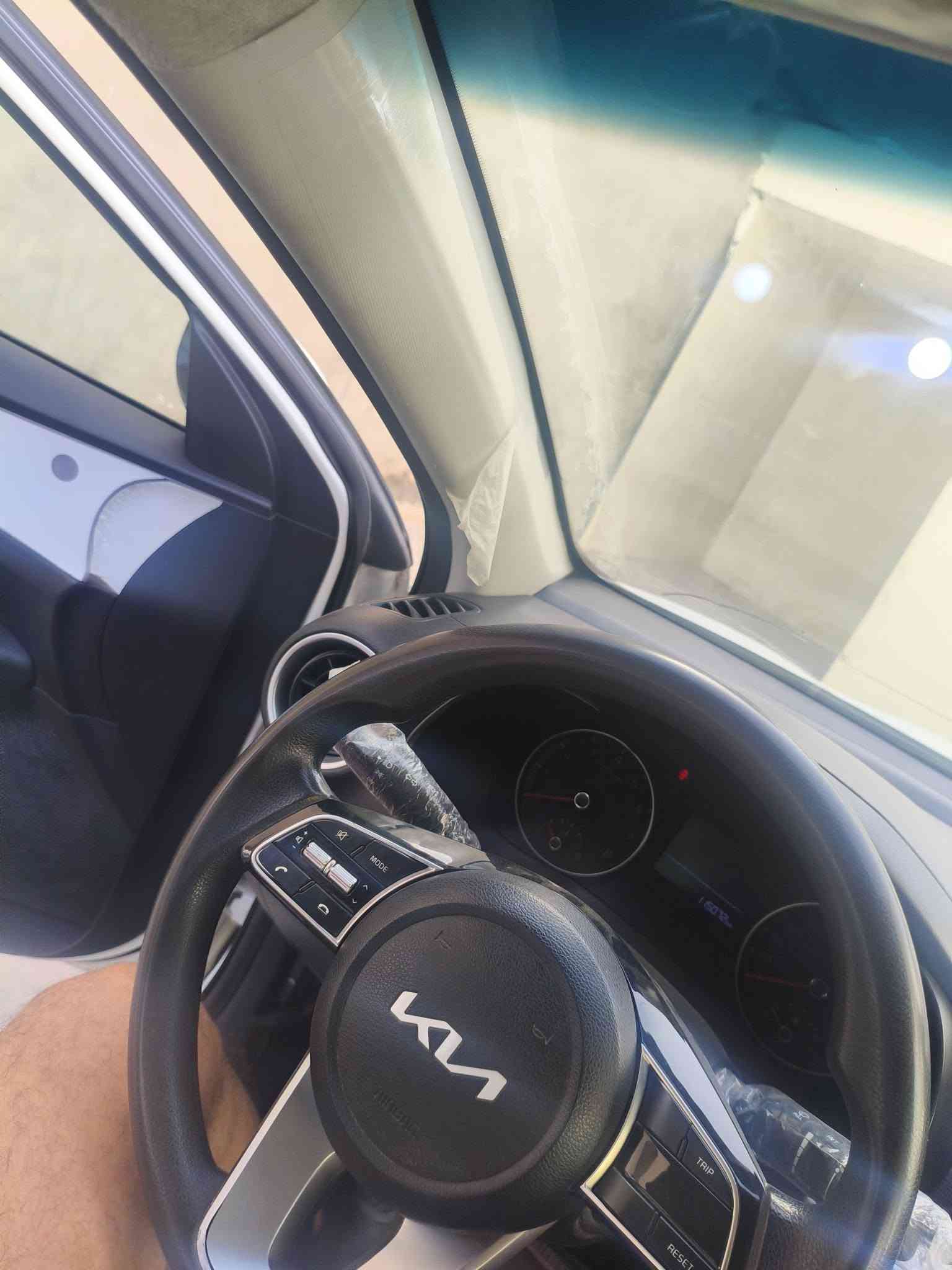سلام عليكم سيراتو موديل 24 مكفولة رقم بغداد محرك 2000 سعرها 165
رقم الهاتف 
***********
***********
