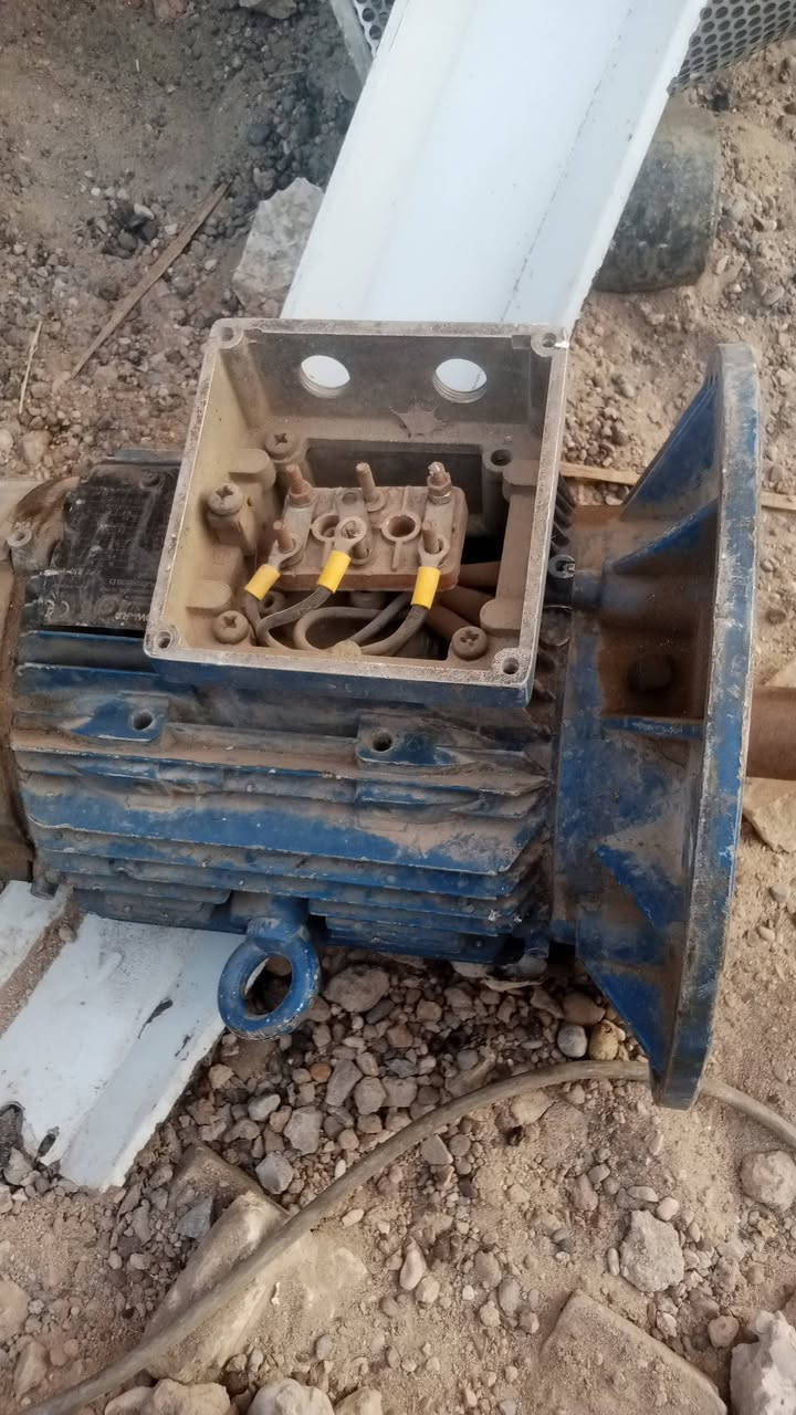 السلام عليكم.للبيع عندي مضخة وماطور
5.5 KW 

يعني ٧ ونص حصان

فري فيز. العنوان بغداد   

***********
