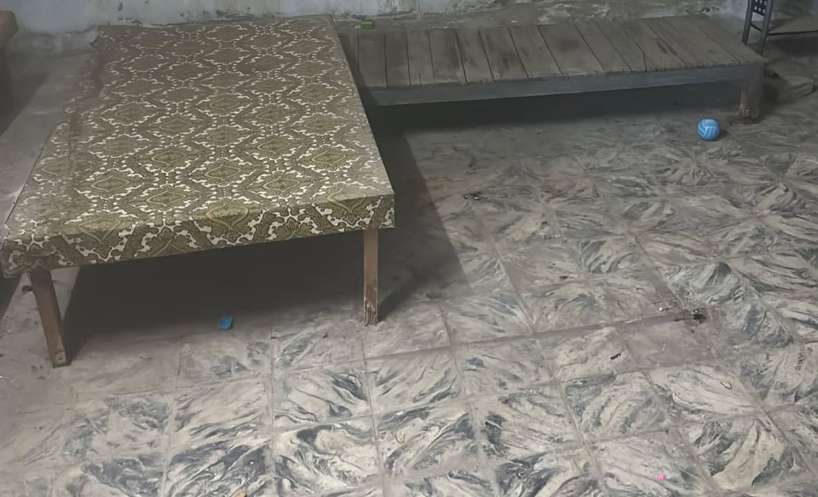 السلام عليكم قنصور للبيع
تخت عدد 3
نفر تخت نفرين عداد 1 ميز تواليت زاوية خشب عراقي قديم الاتصال ع رقم ***********
