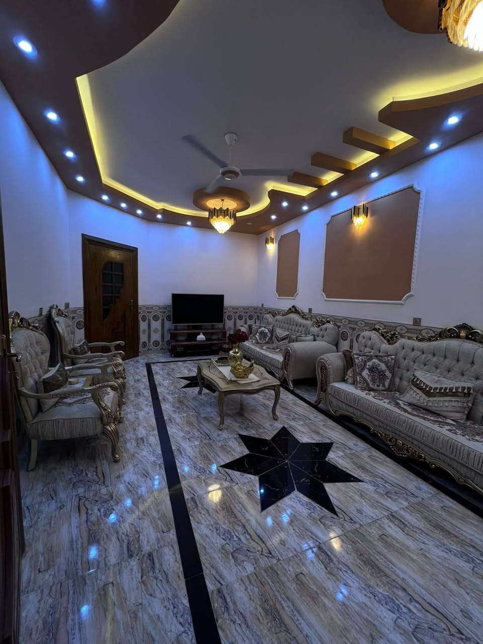 🏡 دار للبيع – تكريت / الديوم / منطقة 12 ألف القريب
✨ المساحة: 315 م²
📐 الواجهة: 10.5 متر
📏 النزال: 30 متر
🛣️ شارع الدار: 15 متر

🔹 تفاصيل الدار:
• 4 غرف نوم
• صالة
• استقبال
• مطبخ حار وبارد
• 3 مجموعات صحيات
• سحب مغربي
• واجهة تقطيع وصبغ
• شغل درجة أولى – مال جناي

⭐ موقع مميز ودار بمواصفات راقية
📞 للاستفسار والتفاصيل: اتصال على الرقم ***********

🔥 فرصة مميزة للسكن والاستثمار
