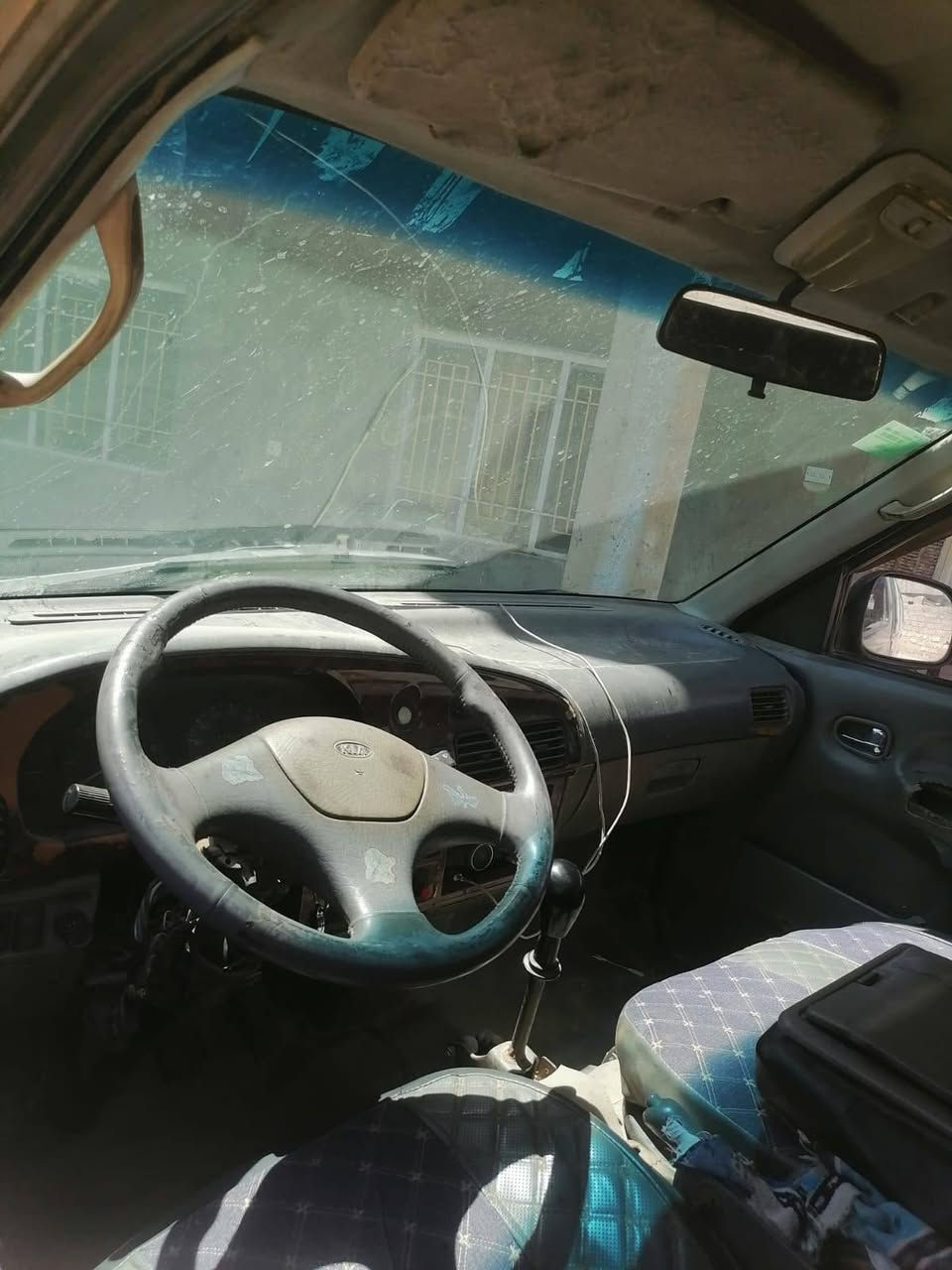 السلام عليكم ......كيه بريجو موديل ٩٩ محرك جيد كير بس الثالث يفلت اكسن نضيف  شواصي بس جهه العبري مصلح شي بسيط  لون زيتوني سنويه لل٢٧ شهر الثاني 
مكلف بالنشر الاتصال على صاحب السياره *********** السعر ٥٧ وبيهه مجال
