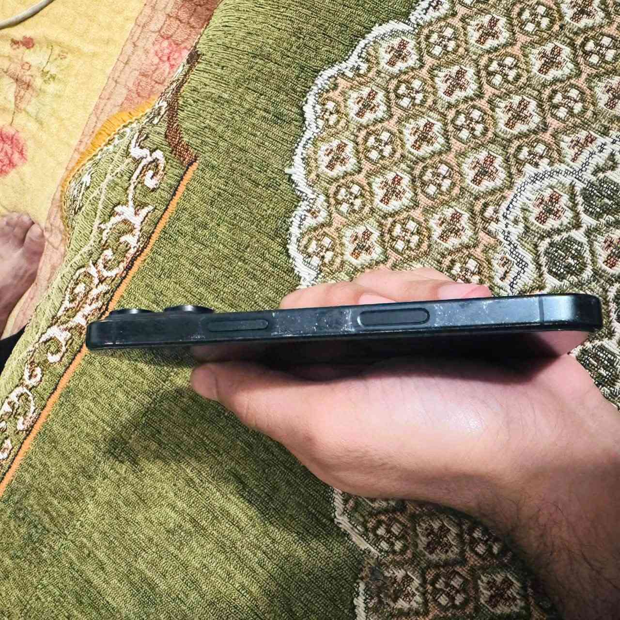 آيفون ١٦ برو • ١٢٨ • بطارية ٨٧