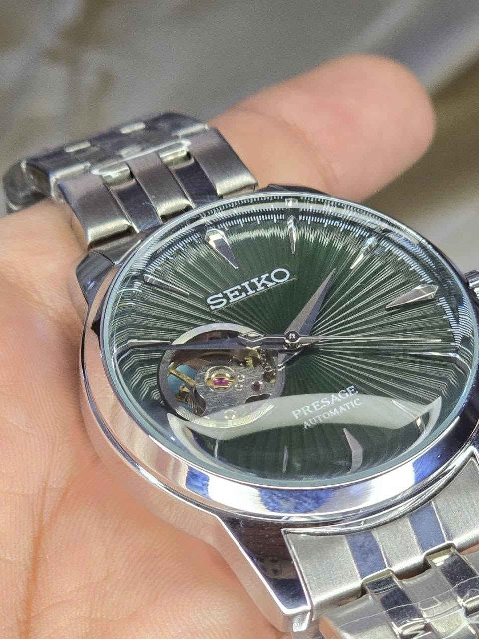 ساعة من ماركة سيكو SEIKO ماستر

تحفة فنية
مكينة اوتماتيك 21 حجر
قلب نابض 
ميناء ملكي اخضر 3D 
زجاج زفير مقبب
سير ستانلس ستيل عالي الجودة
وزن ثقيل + قطر 40 
قفل فراشة 

السعر :40 الف ع اول تم
للحجز والاستفسار مراسلة الصفحة عمارة, ميسان
