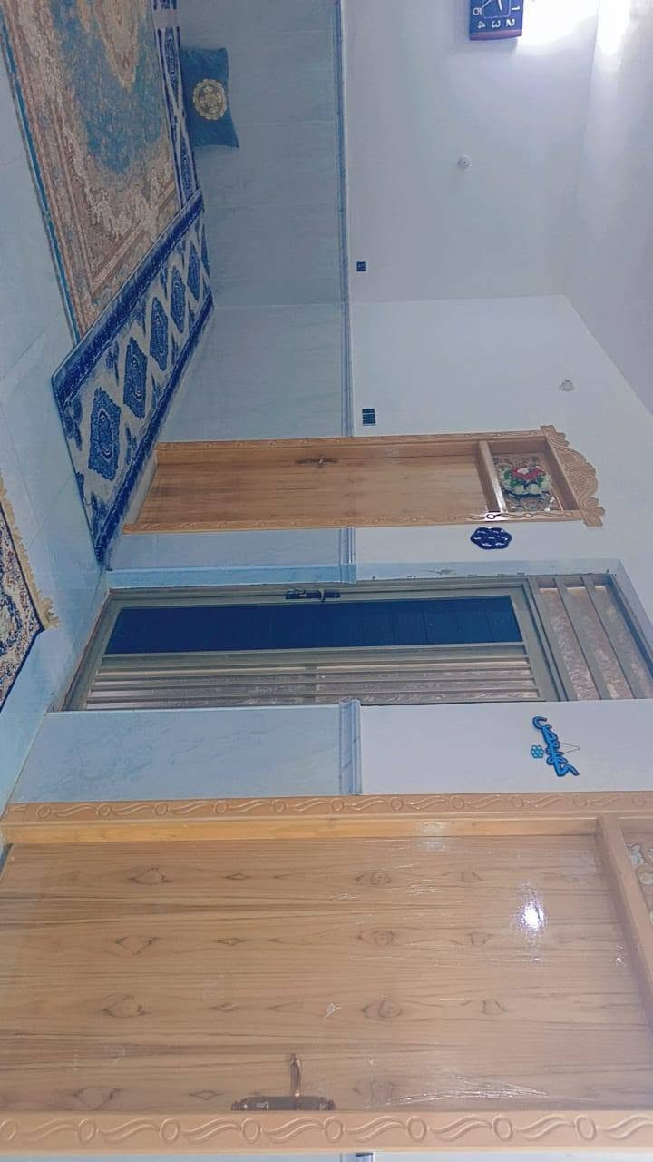 بيت ٢٠٠ متر طابقين ع ساحه ٥ غرف نوم حي نداء منطقه ٥٣الف مطلوبه للبلديه ٢٠ مليون سدد سنه مليون تطلوعه ١٤٠ بيه مجال اتصل ***********
