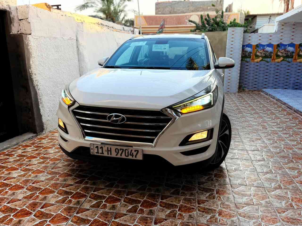 السلام عليكم للبيع توسان موديل 2019
خليجي الكاصد كفاله عامه وسونار بلمنشور 

محرك 2000 مكفول فول عده الفتحه 

رقم بغداد دولي بسمي هزه وسنويه جديد 

كامرات 360  كشنات كهرباء قطعتين تبريد 

(ماشيه 93كم) سيارا جديده بمعنى الكلمه
 
السعر 175 وبيها مجال العنوان ديالئ رقم الهاتف ***********
