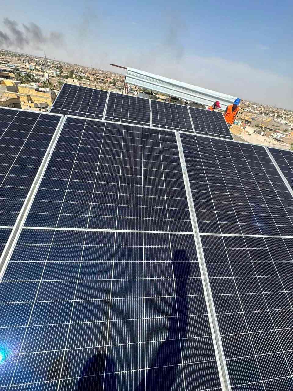 👑 مكتب الطاقة المستدامة… ومنظومة VIP بمواصفات تليق بالاختيار المميز

مشروع جديد من تنفيذنا في الكوت – حي الخليج، بمنظومة تجمع بين القوة، الاعتمادية، ودقة التنفيذ:

⚡ انفيرتر GoodWe بقدرة 10 كيلوواط – IP66
🔋 بطارية GoodWe بسعة 14.33 kWh
☀️ 8 ألواح Ronma ثنائية الوجه بقدرة 580–641 واط
🛠️ تنفيذ مرتب ومدروس مع اهتمام بأدق تفاصيل الحماية والتوصيل

لأن منظومة الـ VIP مو مجرد أجهزة، وإنما اختيار مكونات قوية وتنفيذ احترافي وخدمة ما بعد البيع تضمن راحة الزبون وثقته.

📍 موقع العمل: الكوت – حي الخليج
📍 مكتب الطاقة المستدامة: الكوت – الخاجية – شارع 40
📞 ***********

مكتب الطاقة المستدامة
جودة نختارها… ودقة ننفذها… وثقة نحافظ عليها.
